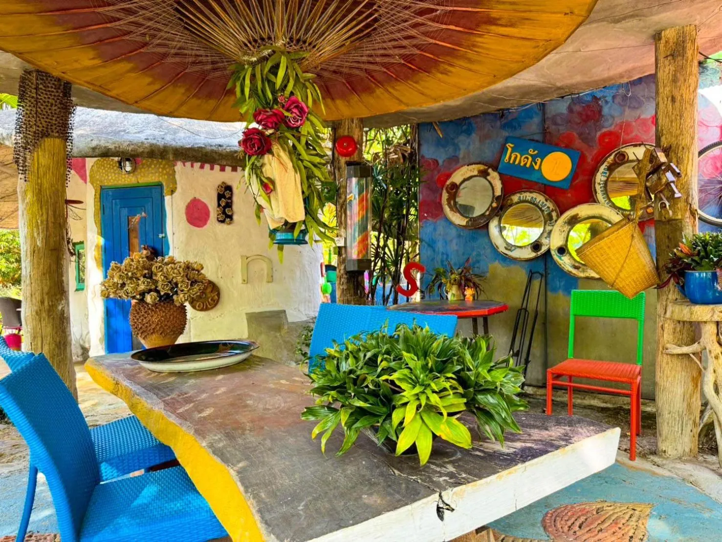 Decorative detail in Clay House Chiang Mai By Alphatel