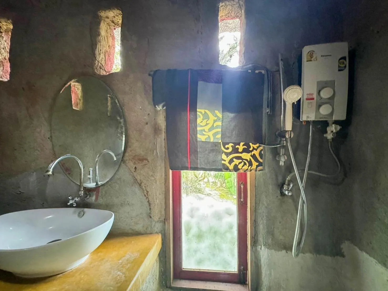 Shower in Clay House Chiang Mai By Alphatel