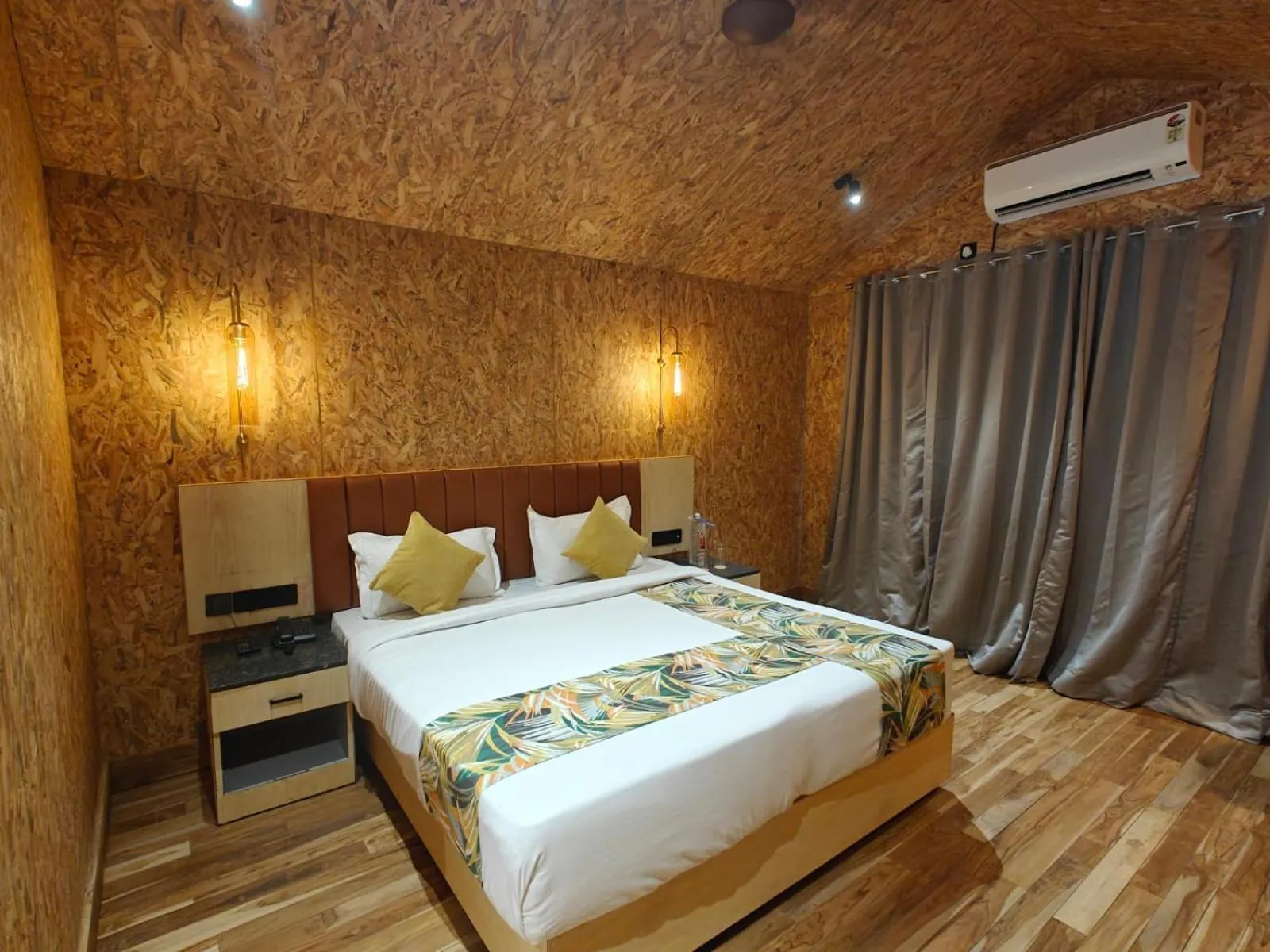 Bed in Citrus Prime Hill Queen Resort