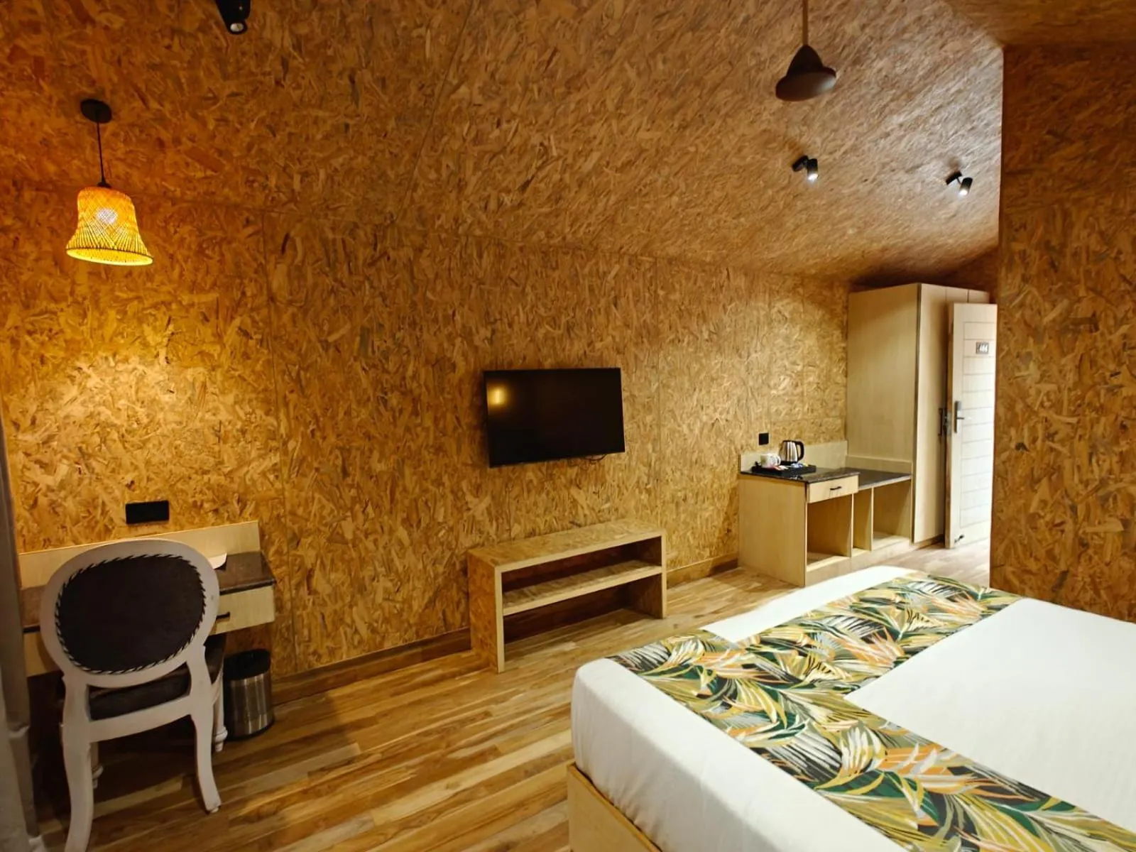 TV and multimedia, Bed in Citrus Prime Hill Queen Resort