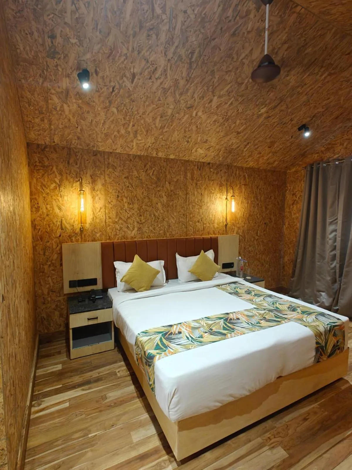 Bed in Citrus Prime Hill Queen Resort