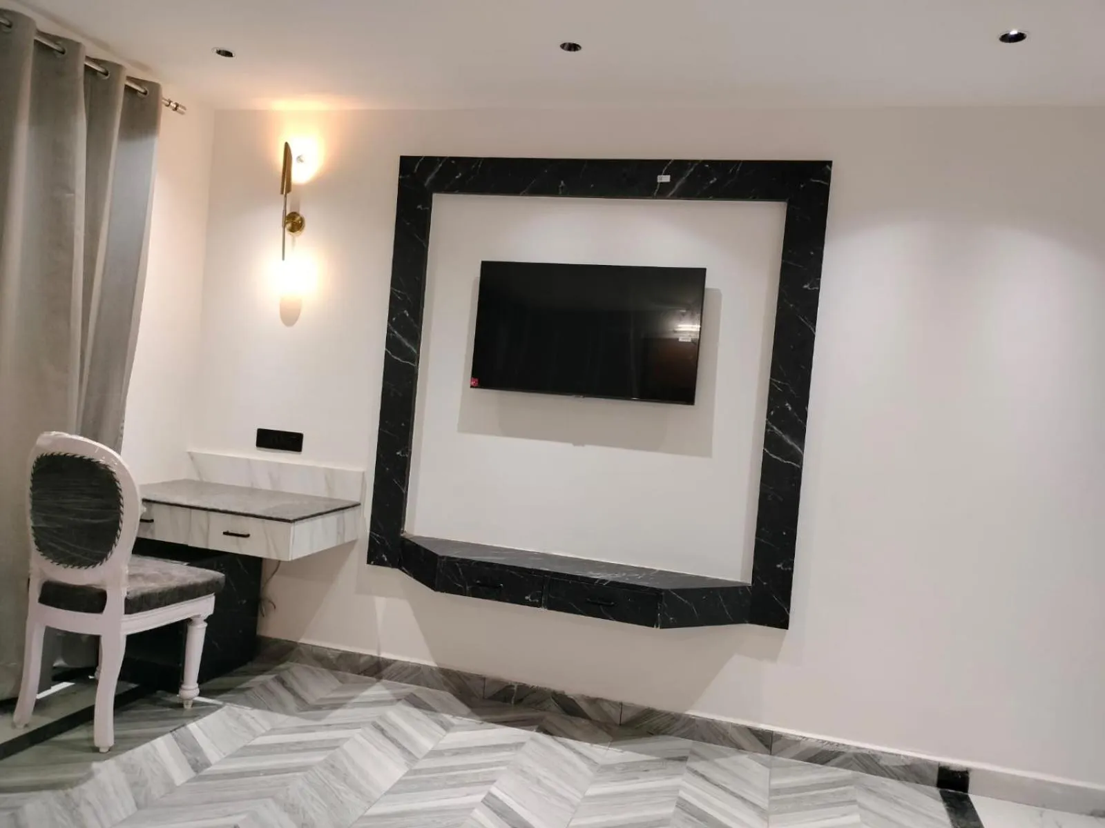 TV and multimedia in Citrus Prime Hill Queen Resort