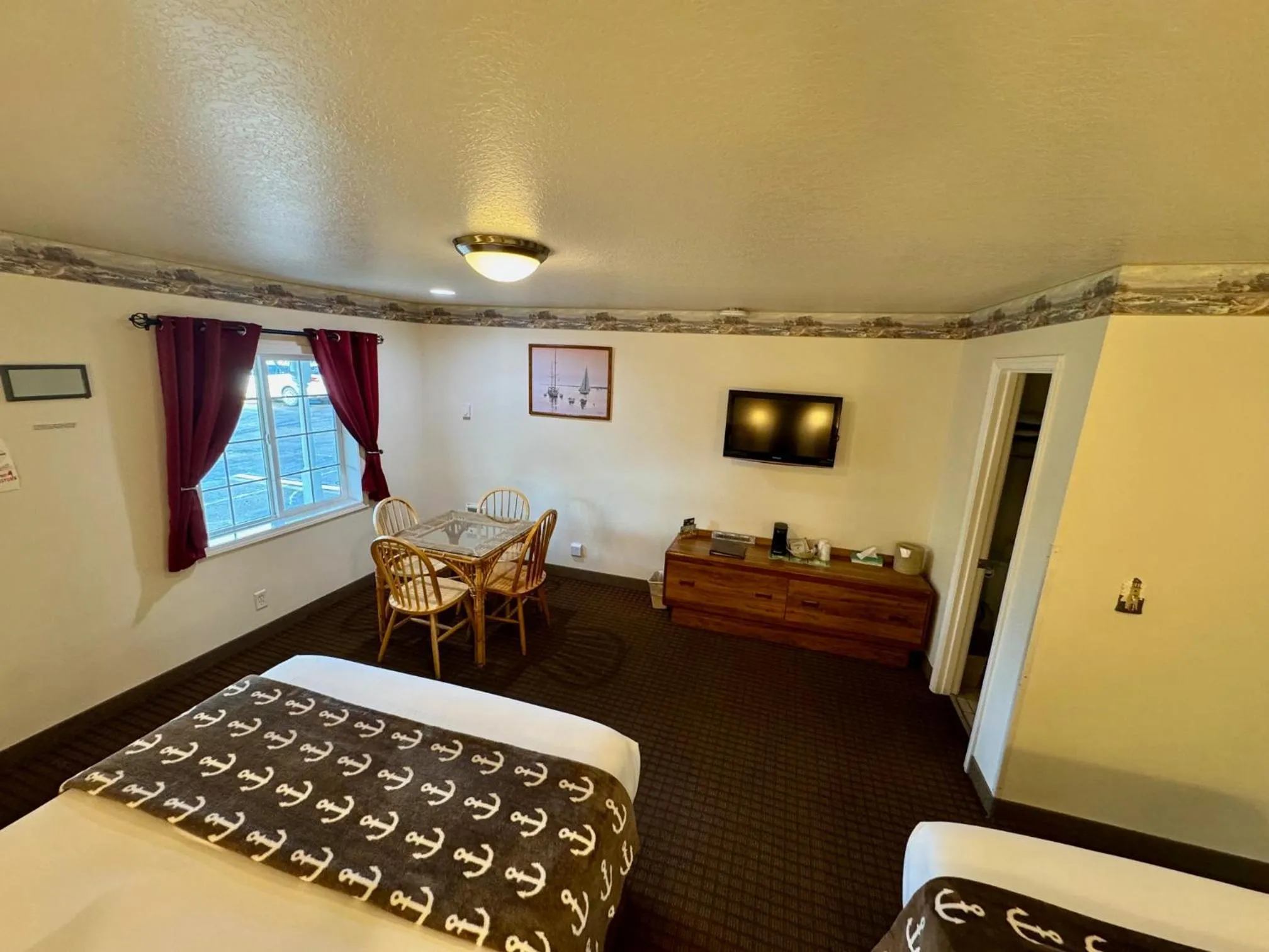 Bedroom, Bed in Ocean Breeze Motel