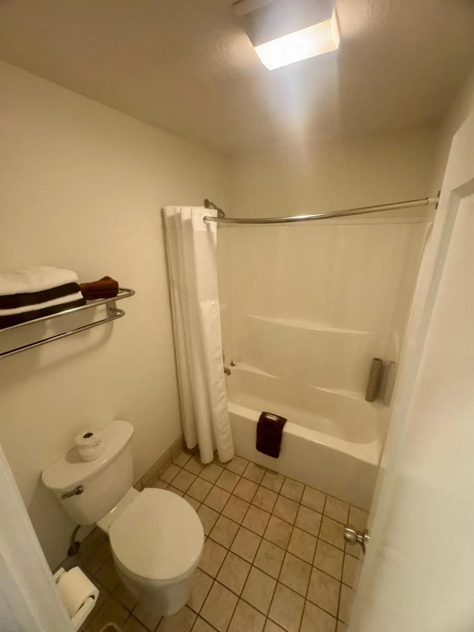 Two-Bedroom Suite in Ocean Breeze Motel Two-Bedroom Suite in Ocean Breeze Motel