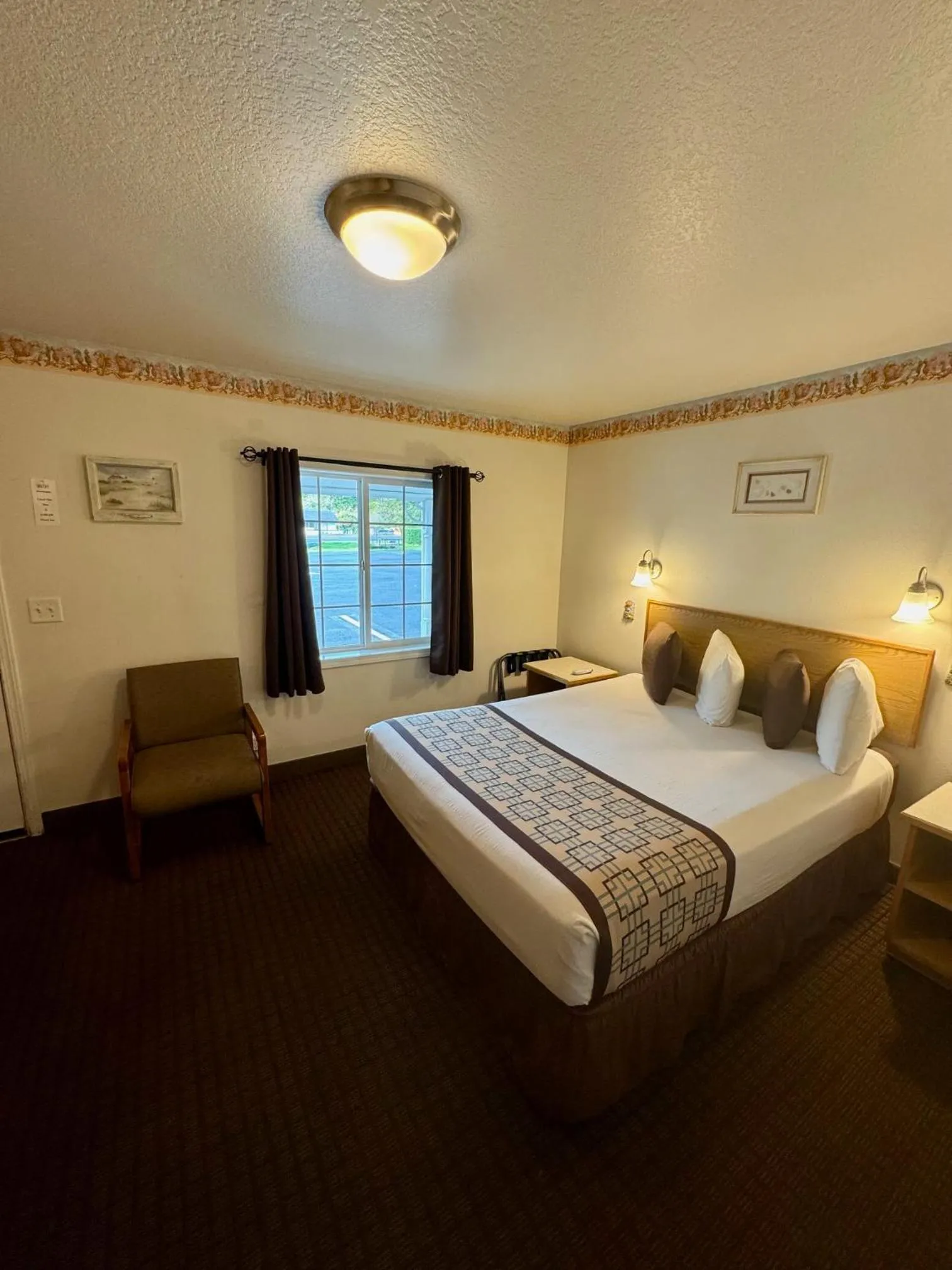 Bedroom, Bed in Ocean Breeze Motel