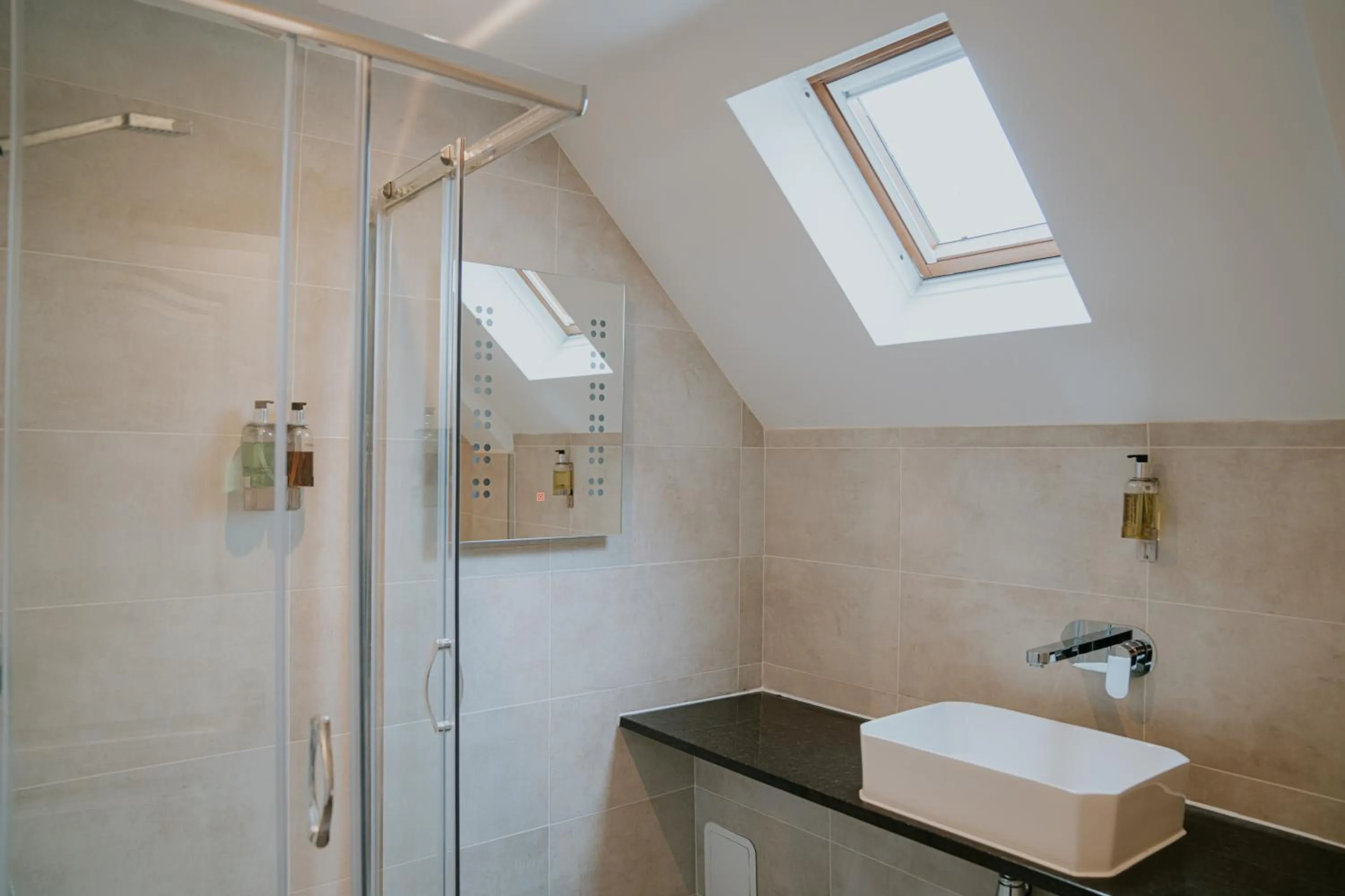 Shower in Redesdale Arms Hotel