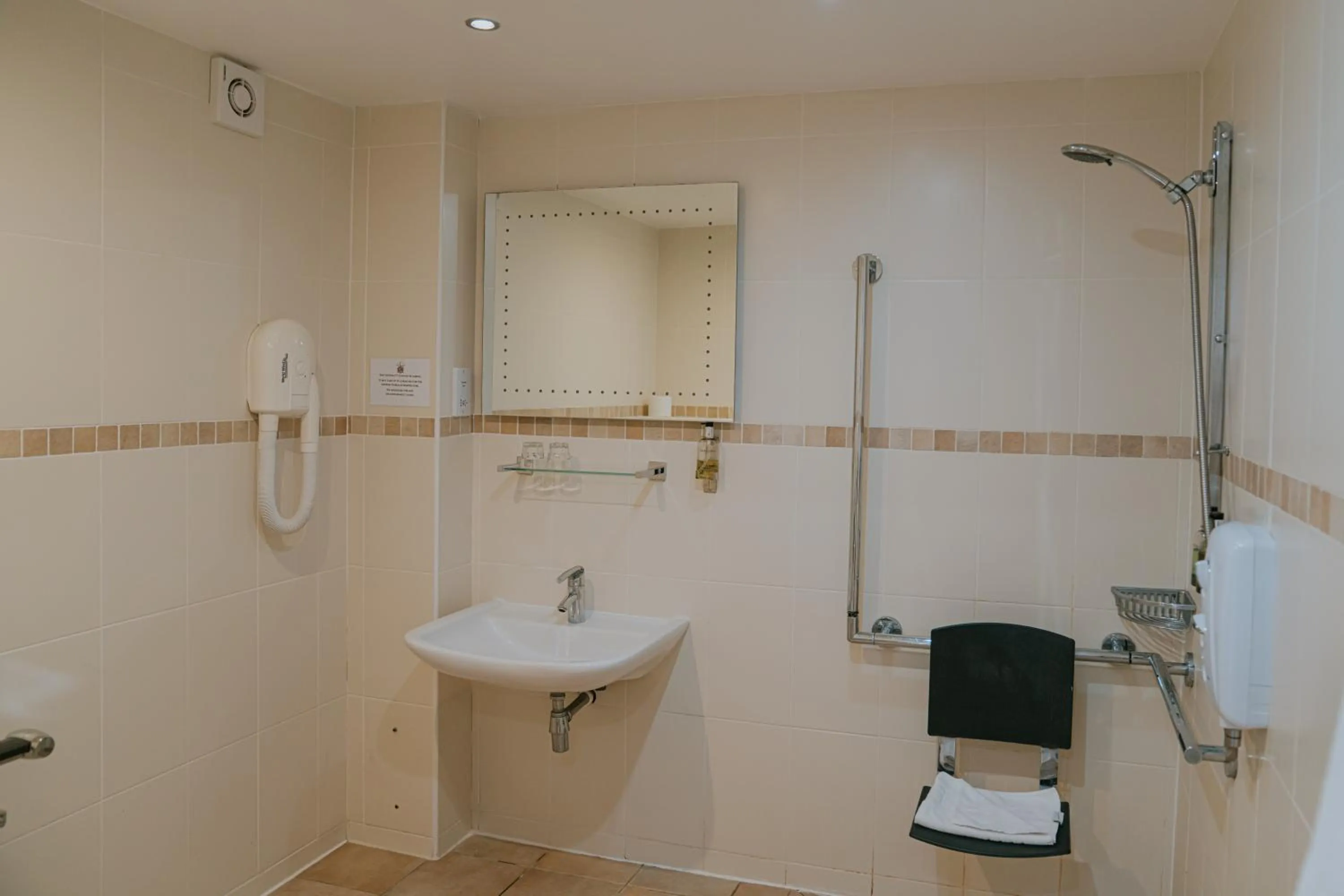 Shower in Redesdale Arms Hotel