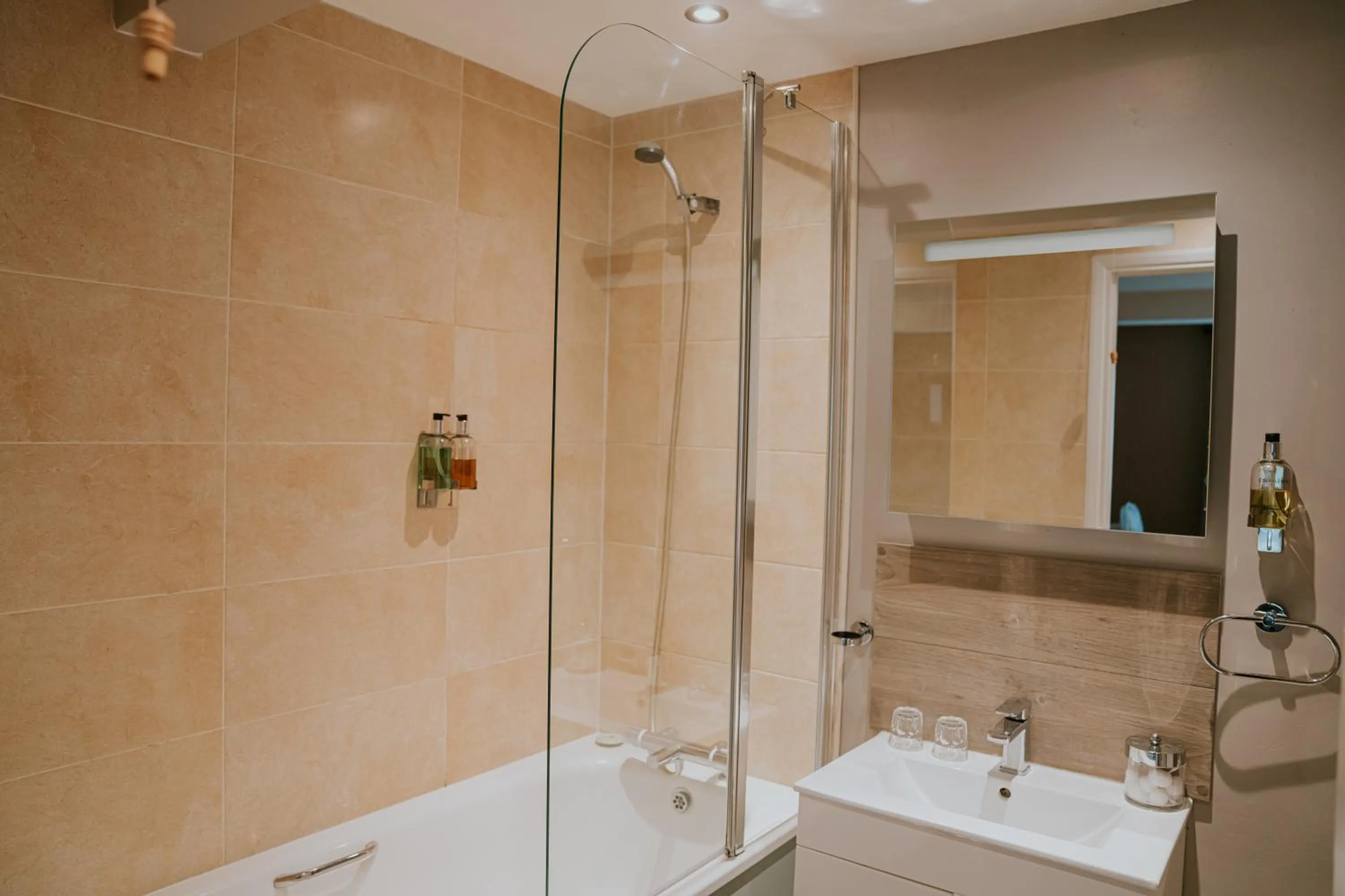 Shower in Redesdale Arms Hotel