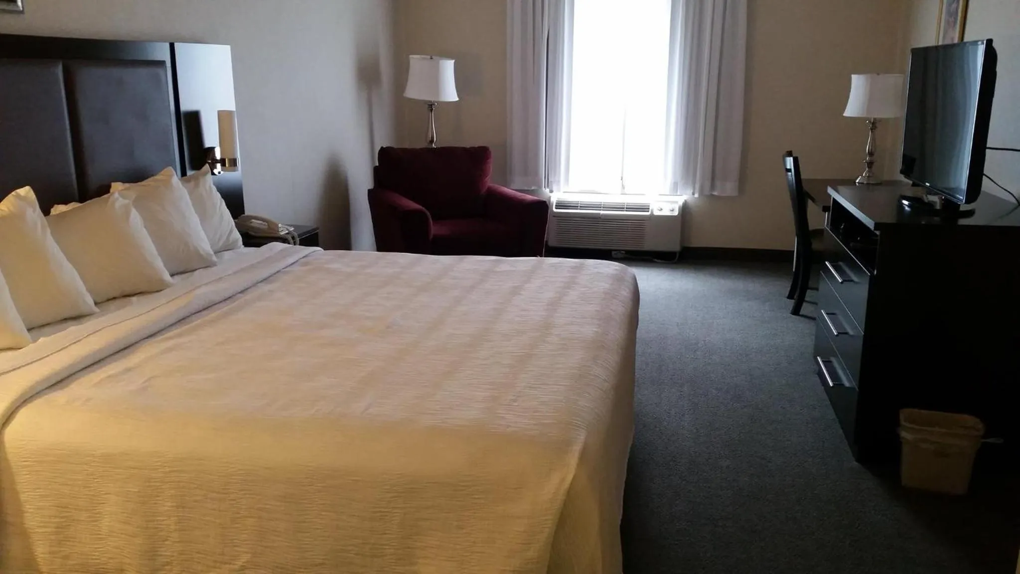 Bed in GOLD VAULT INN