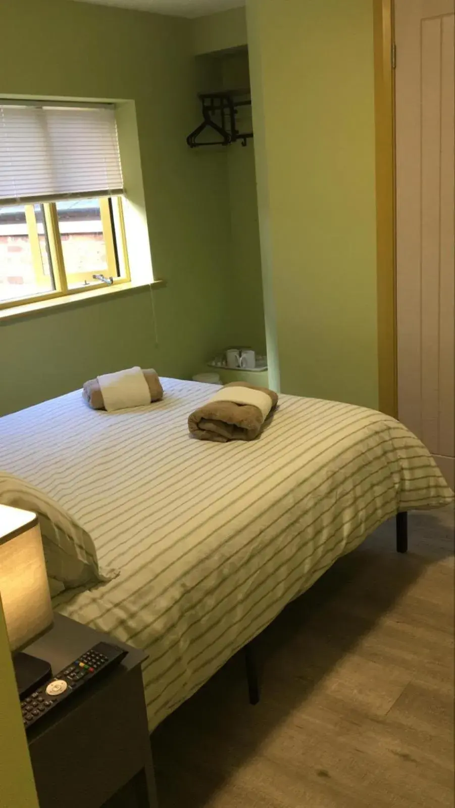 Budget Single Room - single occupancy in Tumbledown Hotel Budget Single Room - single occupancy in Tumbledown Hotel