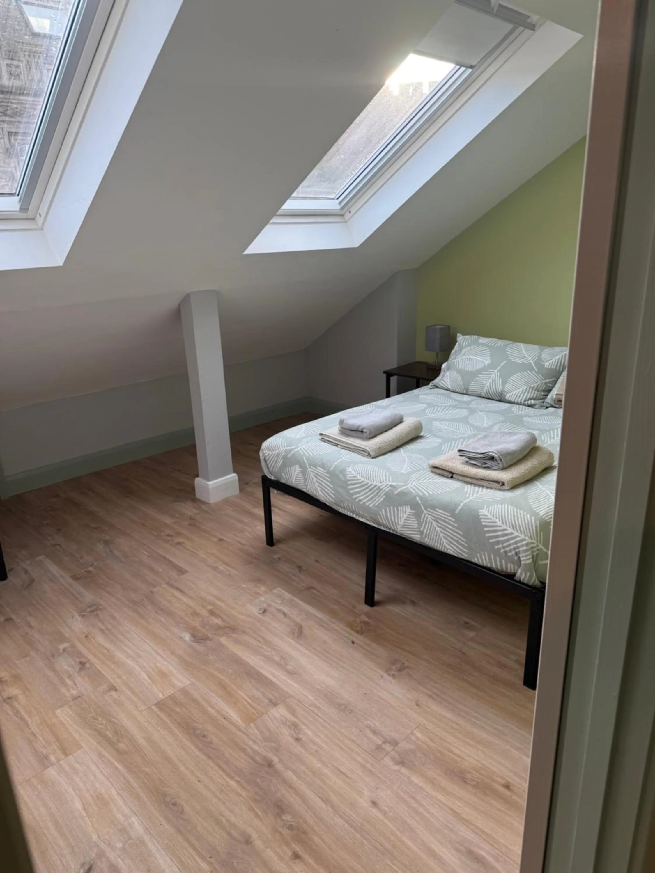 Photo of the whole room, Bed in Tumbledown Hotel