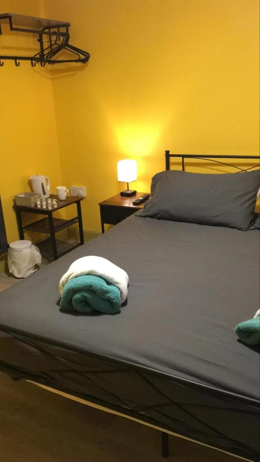 Property building, Bed in Tumbledown Hotel