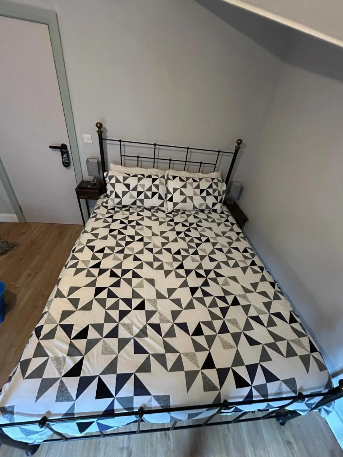 Property building, Bed in Tumbledown Hotel