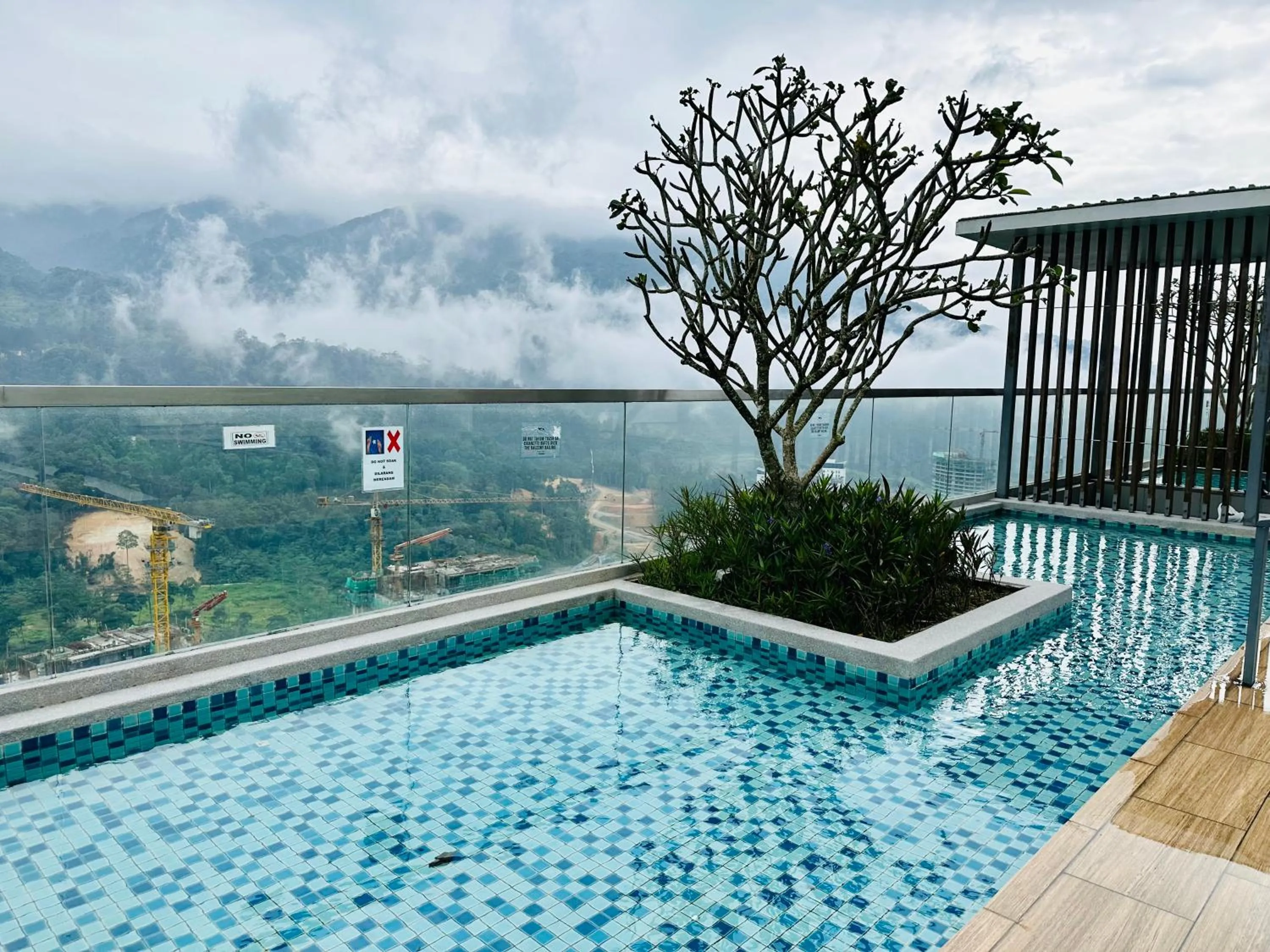 Swimming pool in Genting Windmill Homestay