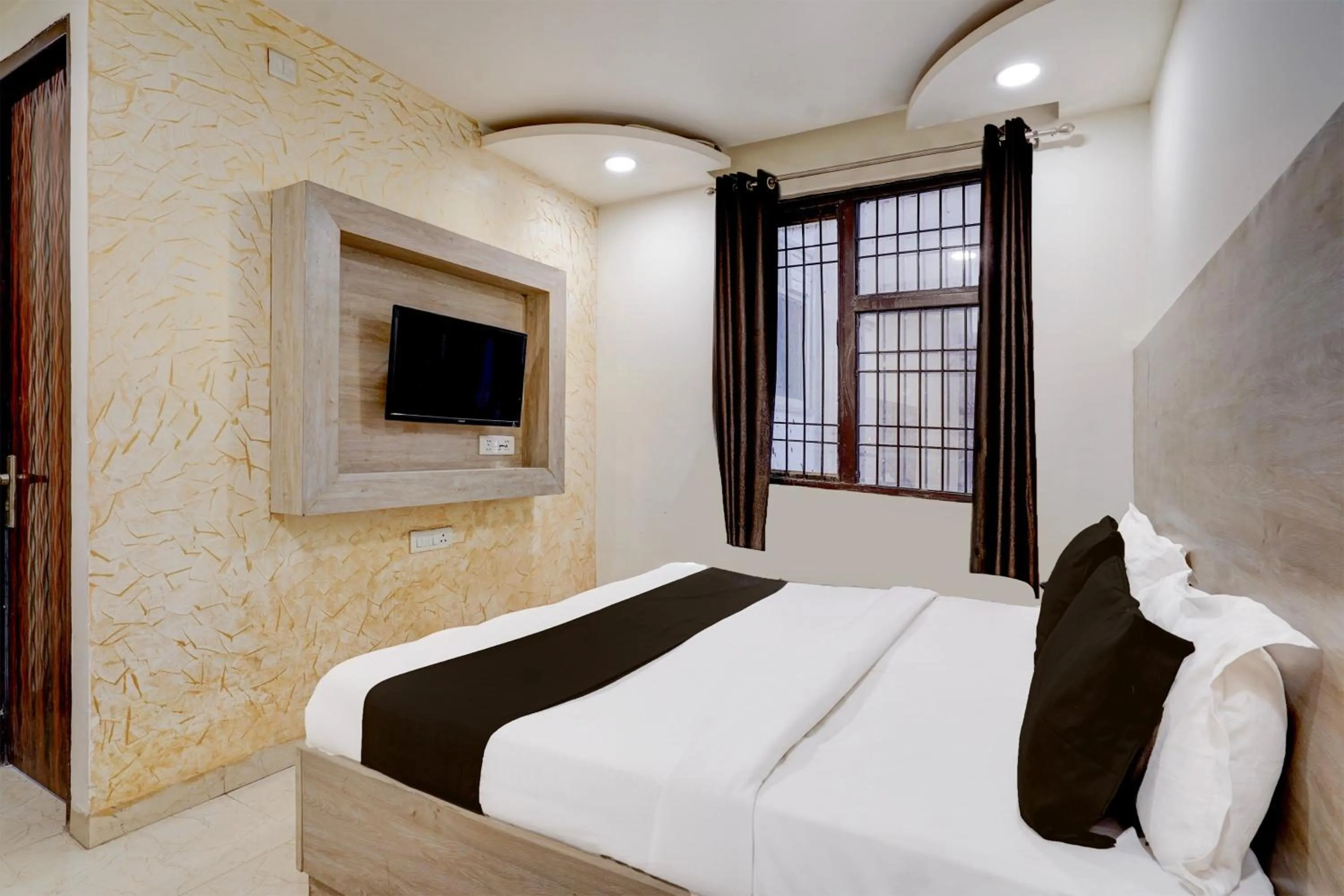 Bedroom in Hotel O Delhi Airport Stay
