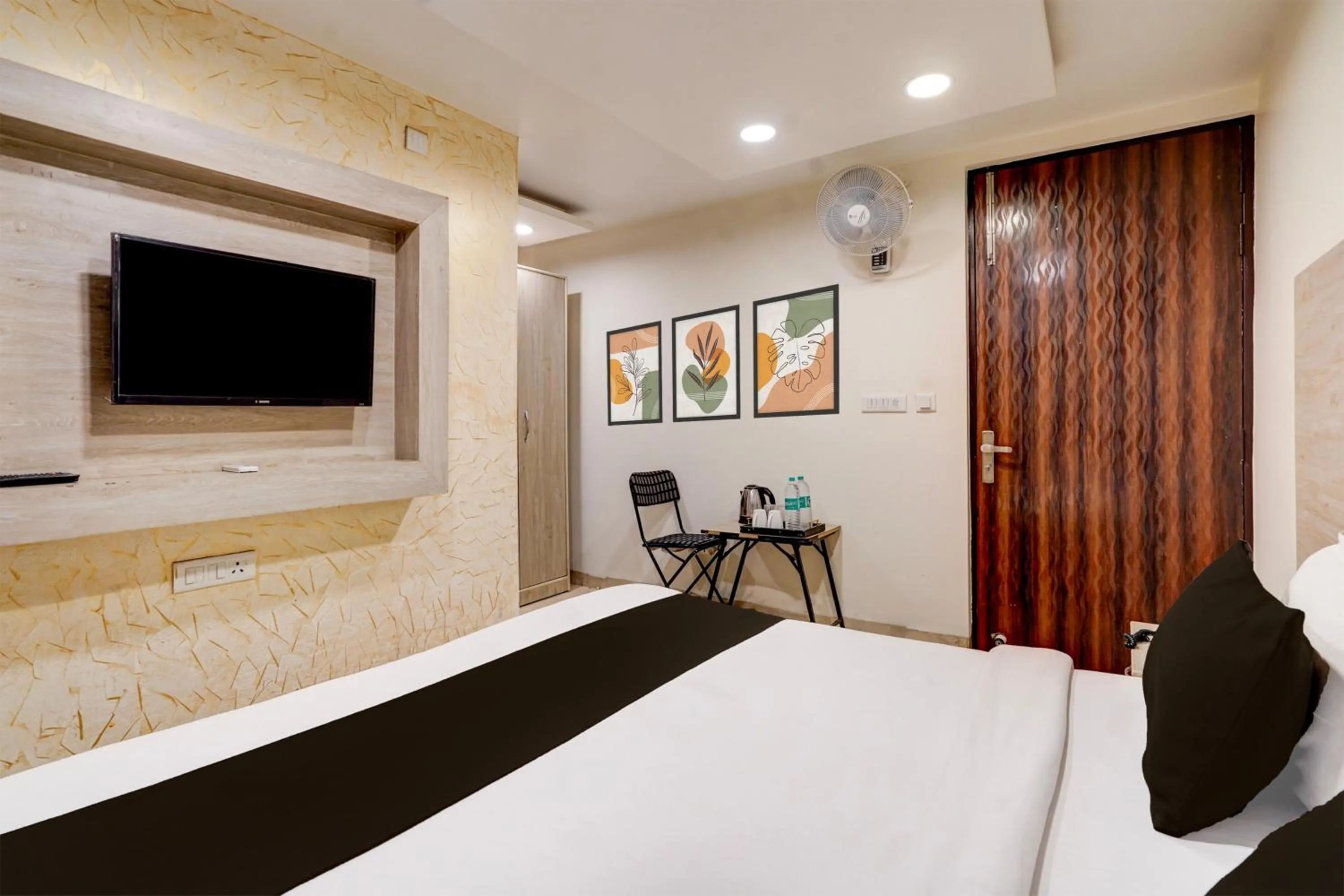 Bedroom in Hotel O Delhi Airport Stay