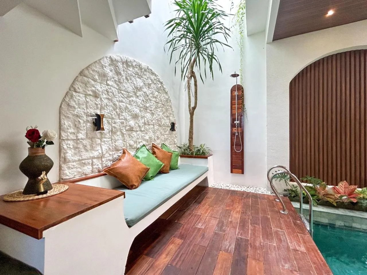 Garden in Landmark Villas