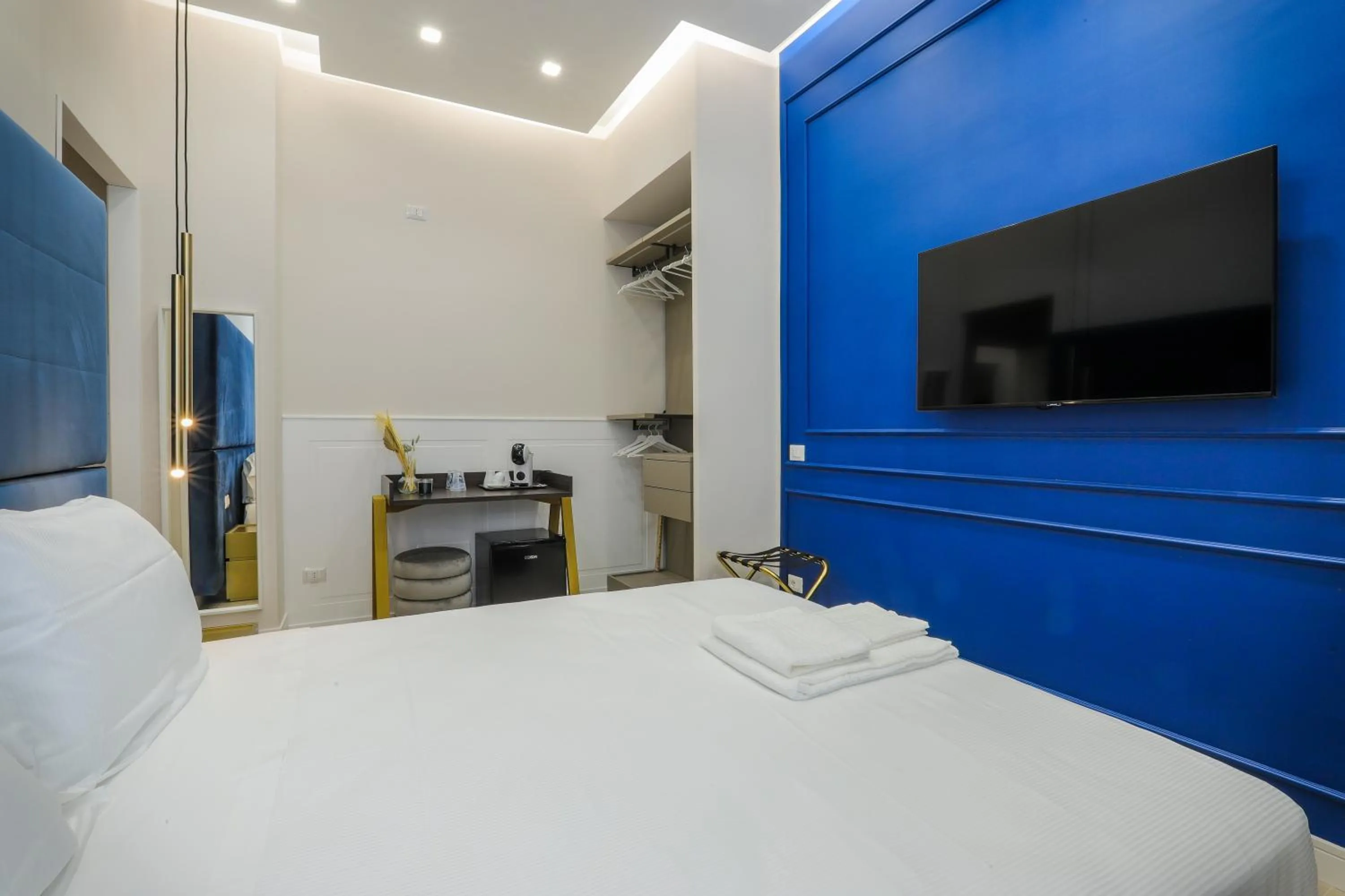 TV and multimedia, Bed in Conte Relais Suite