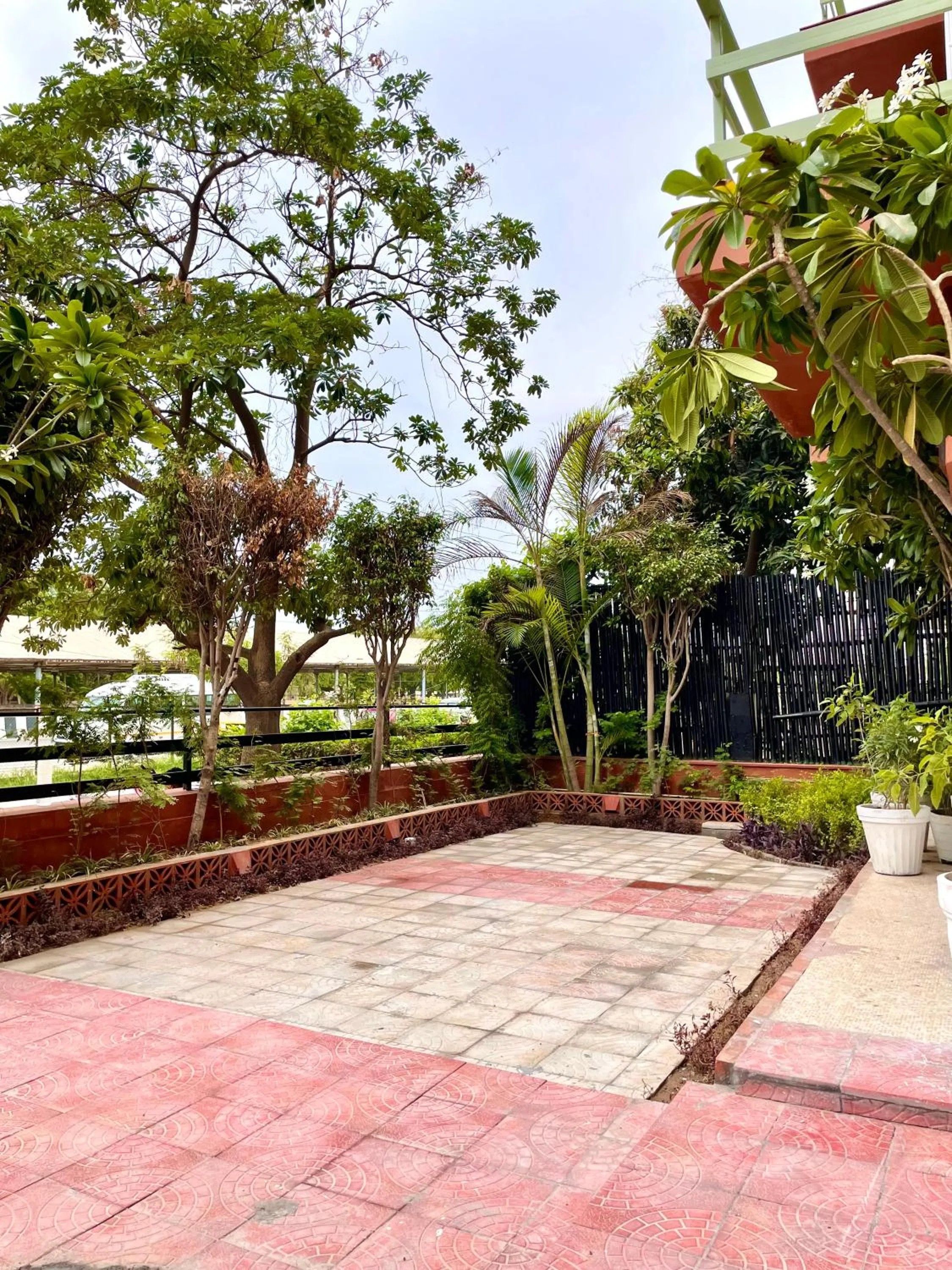 Garden in Firebrick Boutique Residences - AMETHYST HOUSE