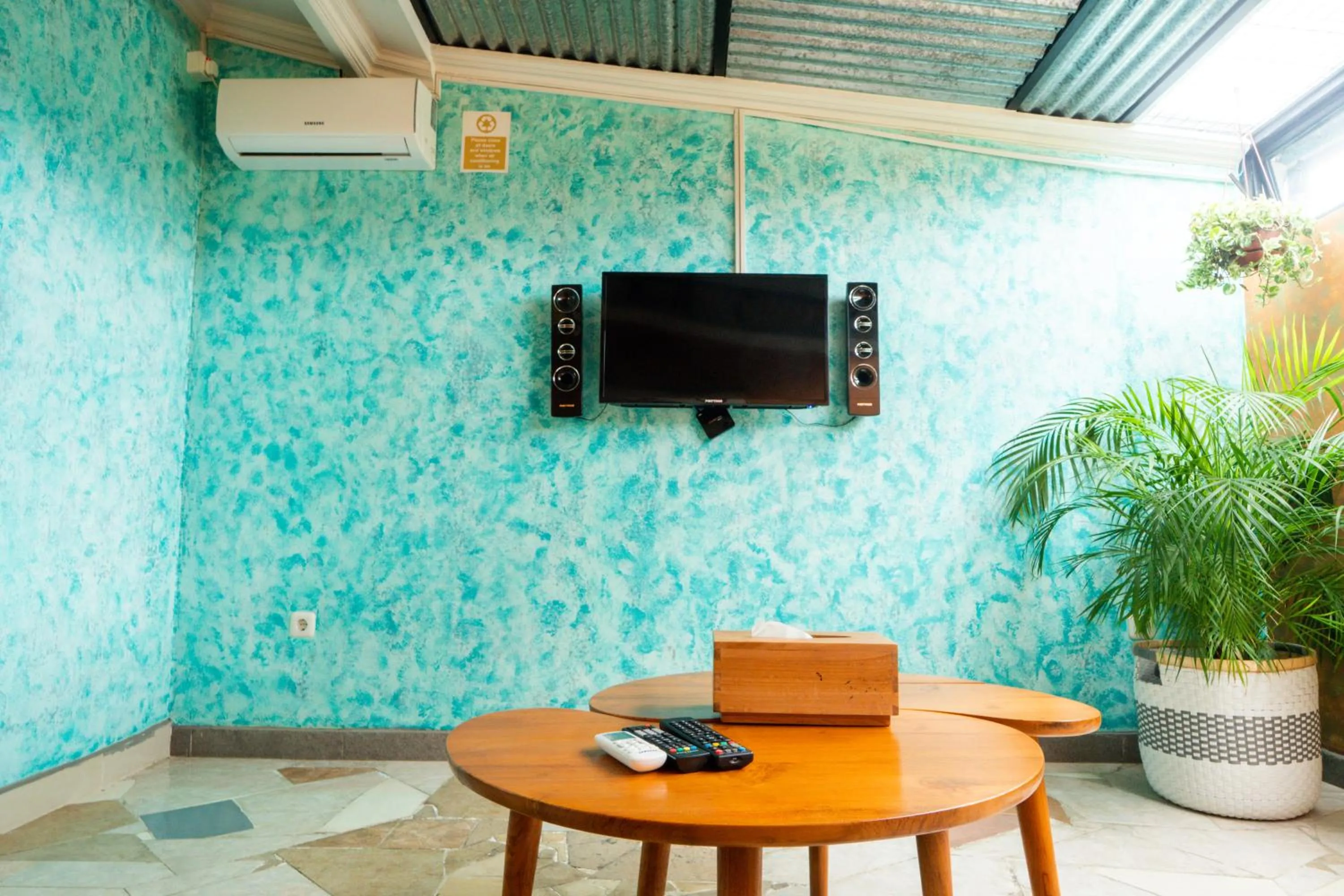 Communal lounge/ TV room in De Tropen Jogja Villa