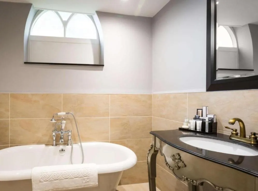 WorldHotels Distinctive Woughton House Hotel