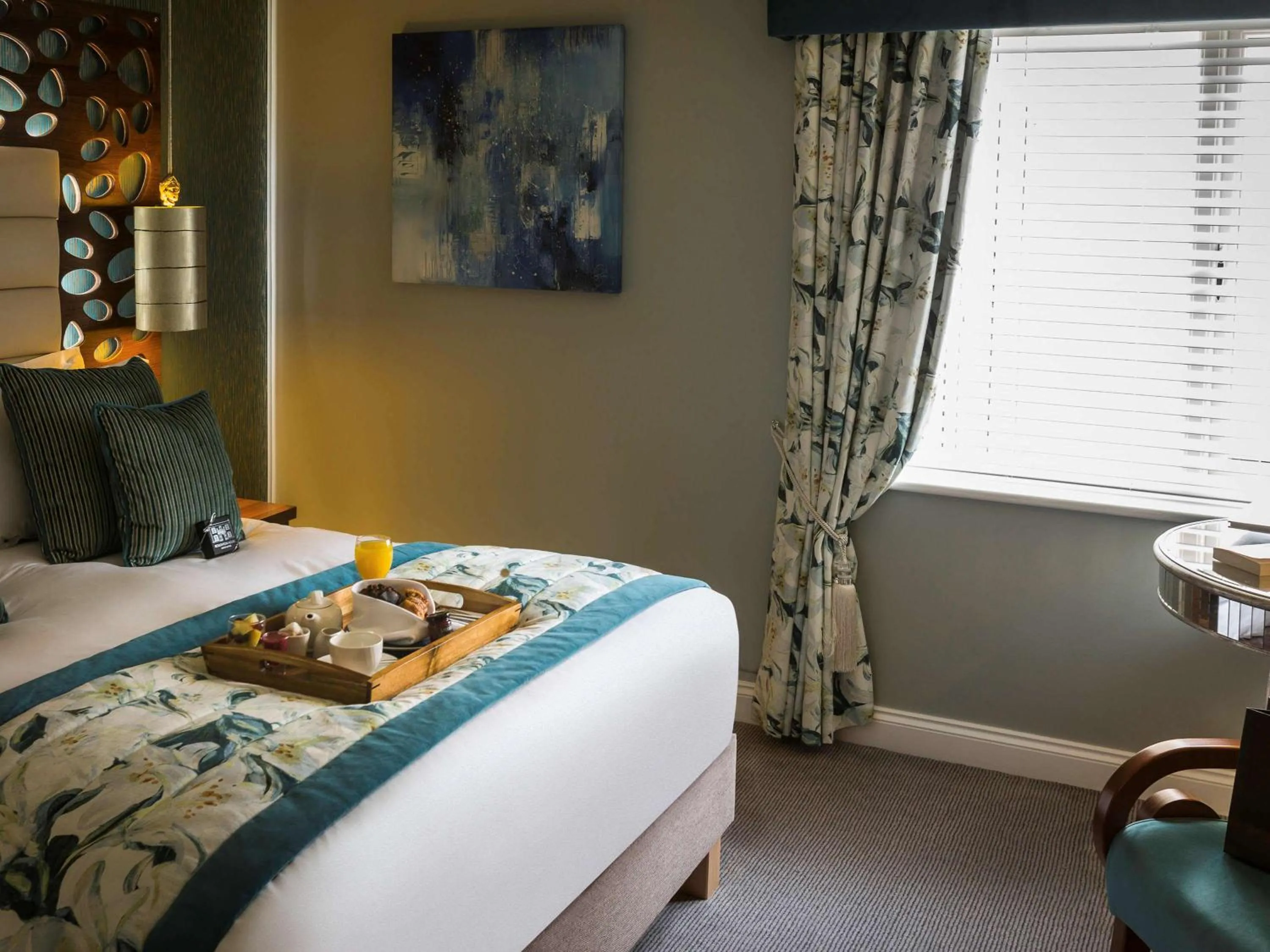 Photo of the whole room, Bed in WorldHotels Distinctive Woughton House Hotel