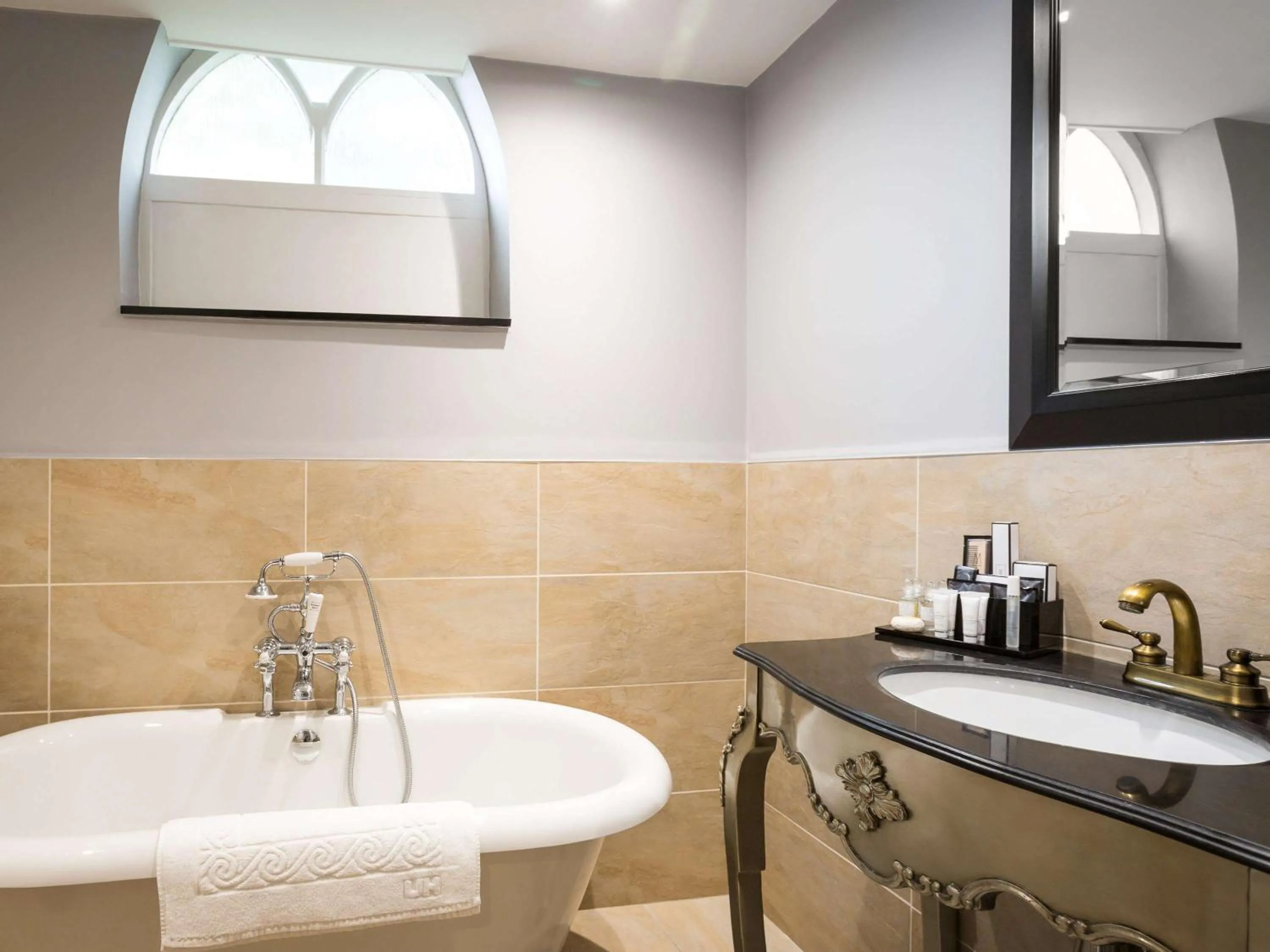 Photo of the whole room in WorldHotels Distinctive Woughton House Hotel