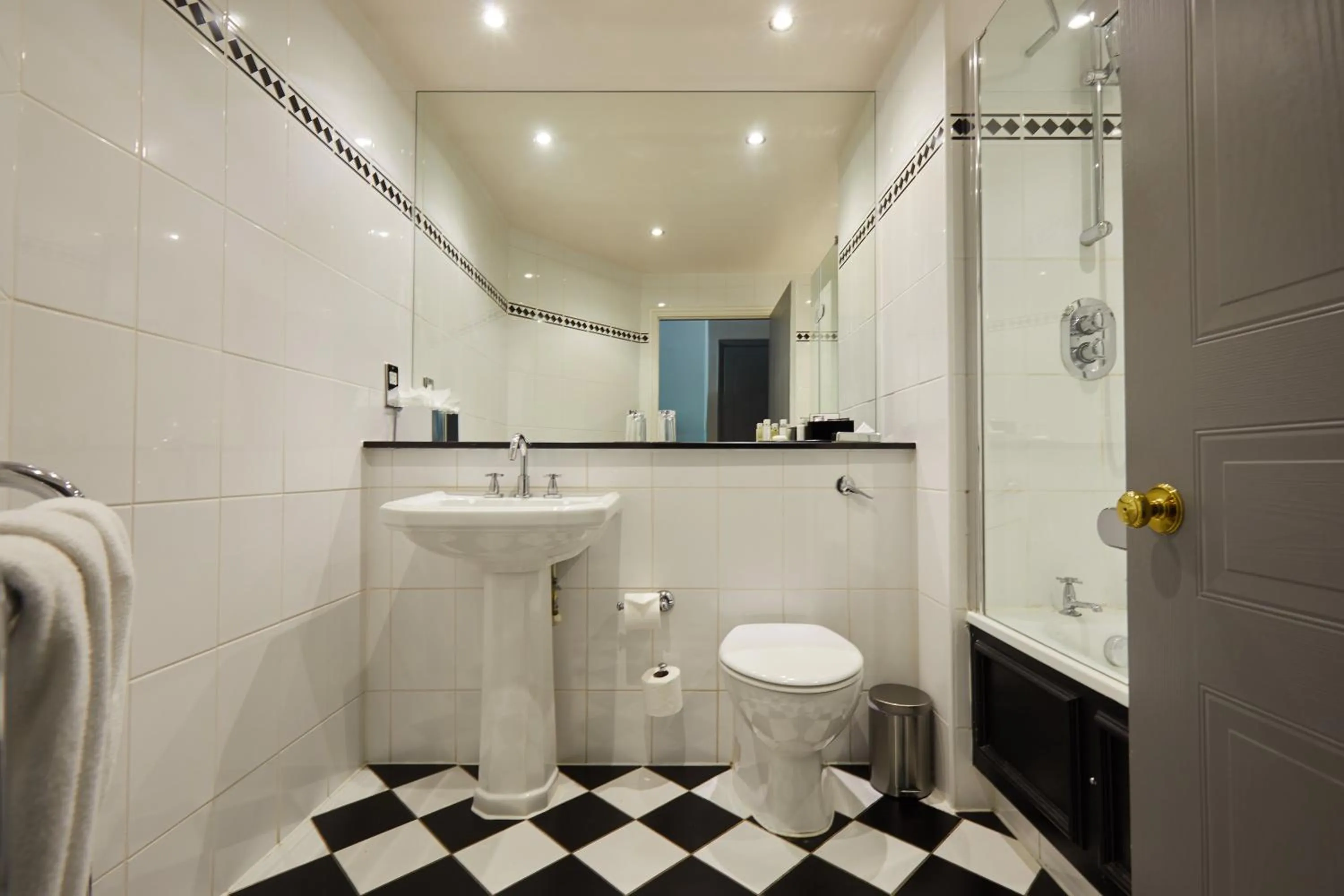 Bathroom in WorldHotels Distinctive Woughton House Hotel