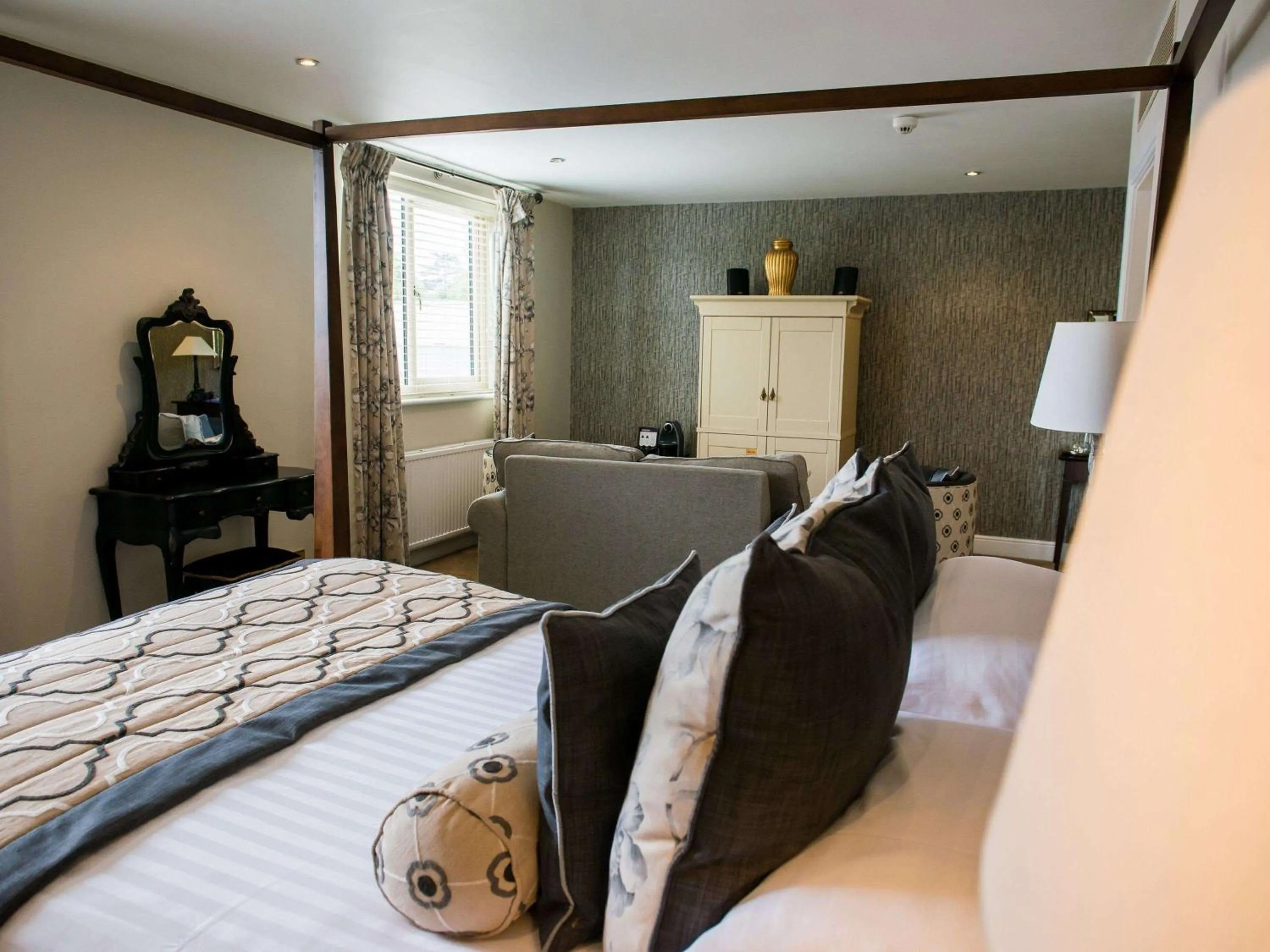 Photo of the whole room, Bed in WorldHotels Distinctive Woughton House Hotel