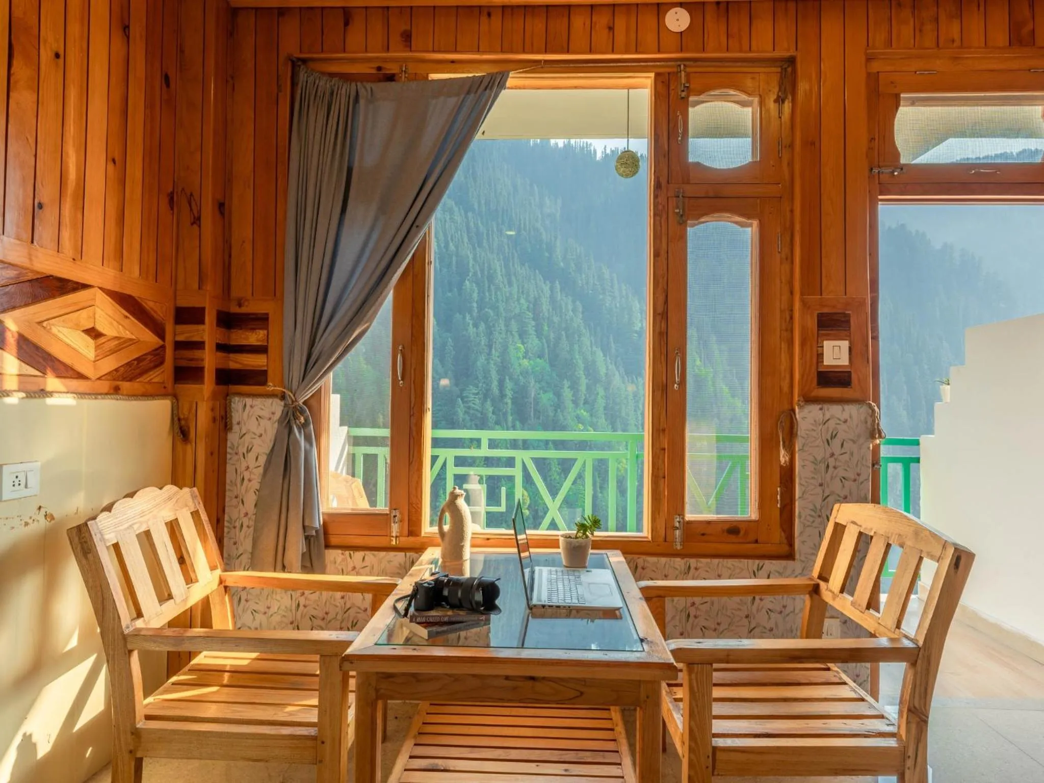 Seating area in Moustache Shoja, Jibhi