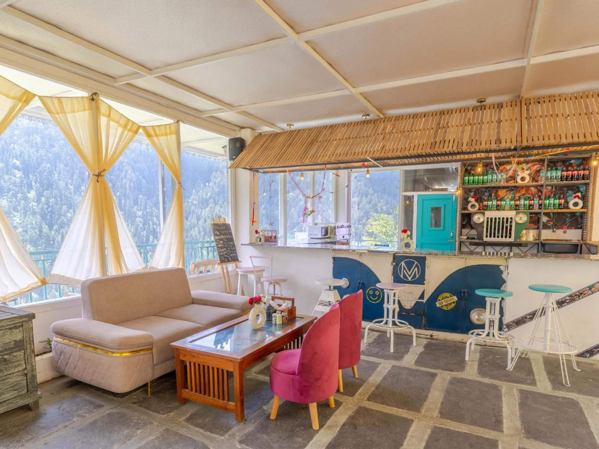 Restaurant/places to eat in Moustache Shoja, Jibhi