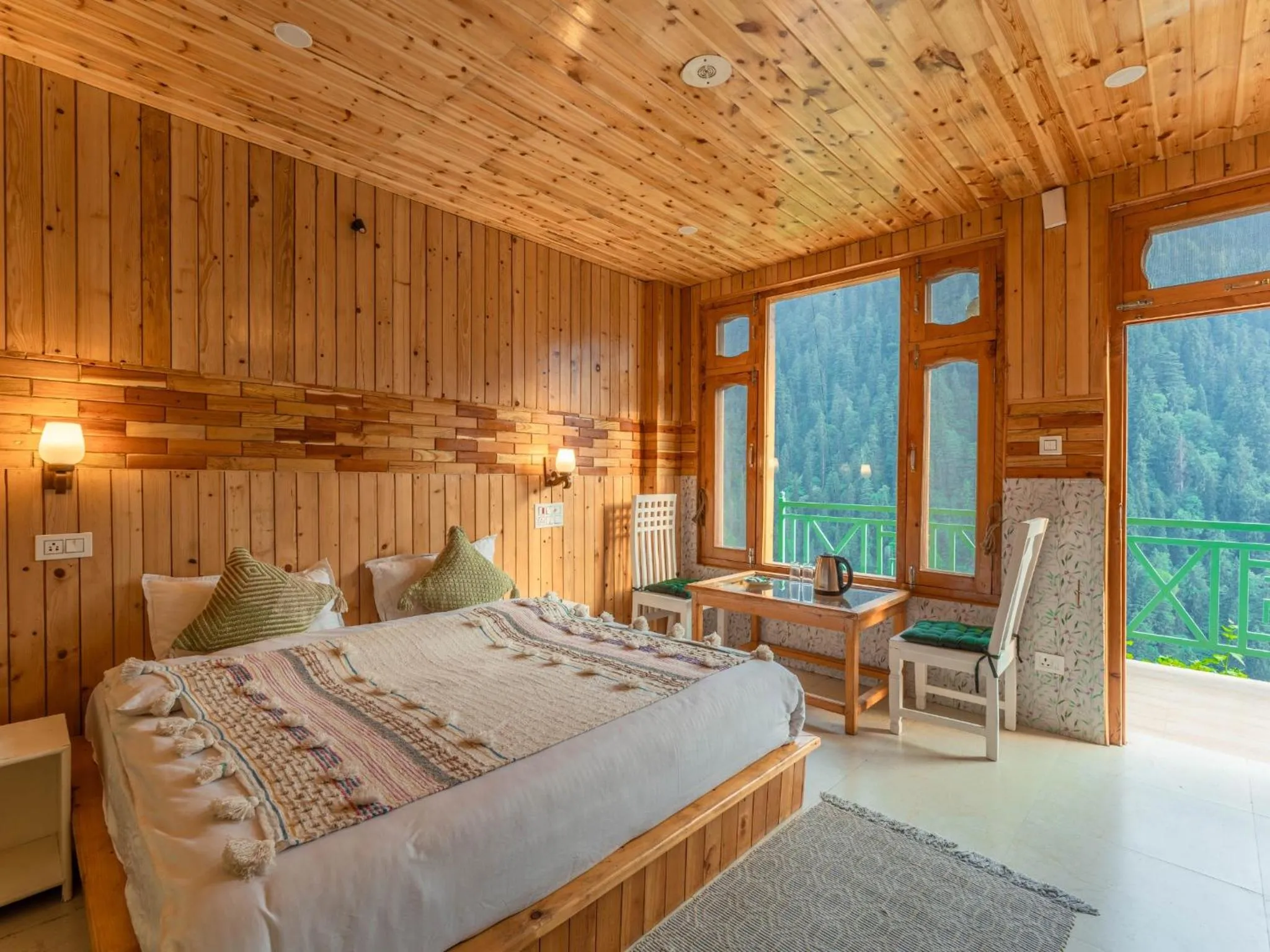 Bed in Moustache Shoja, Jibhi