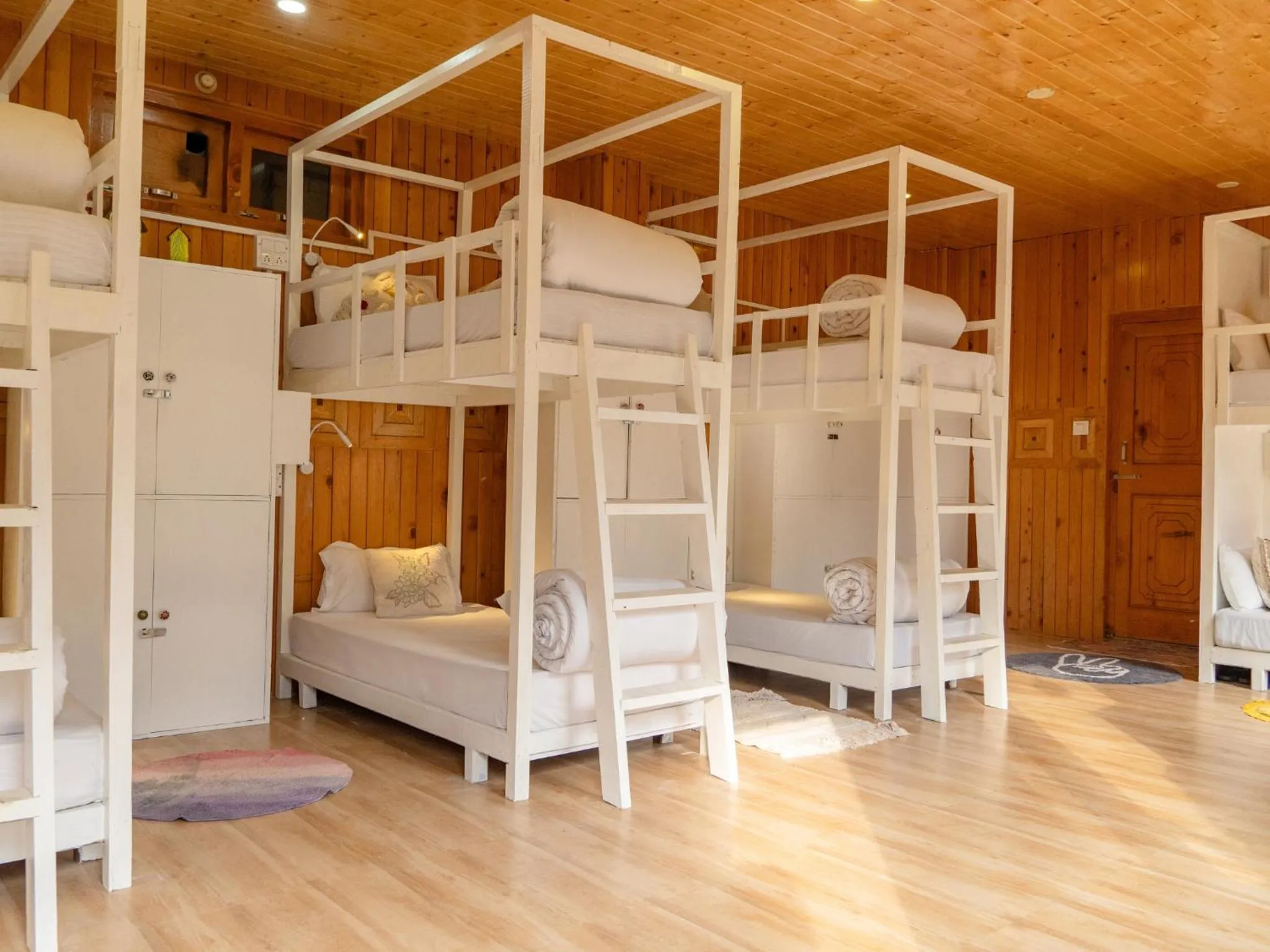 Bed in Moustache Shoja, Jibhi