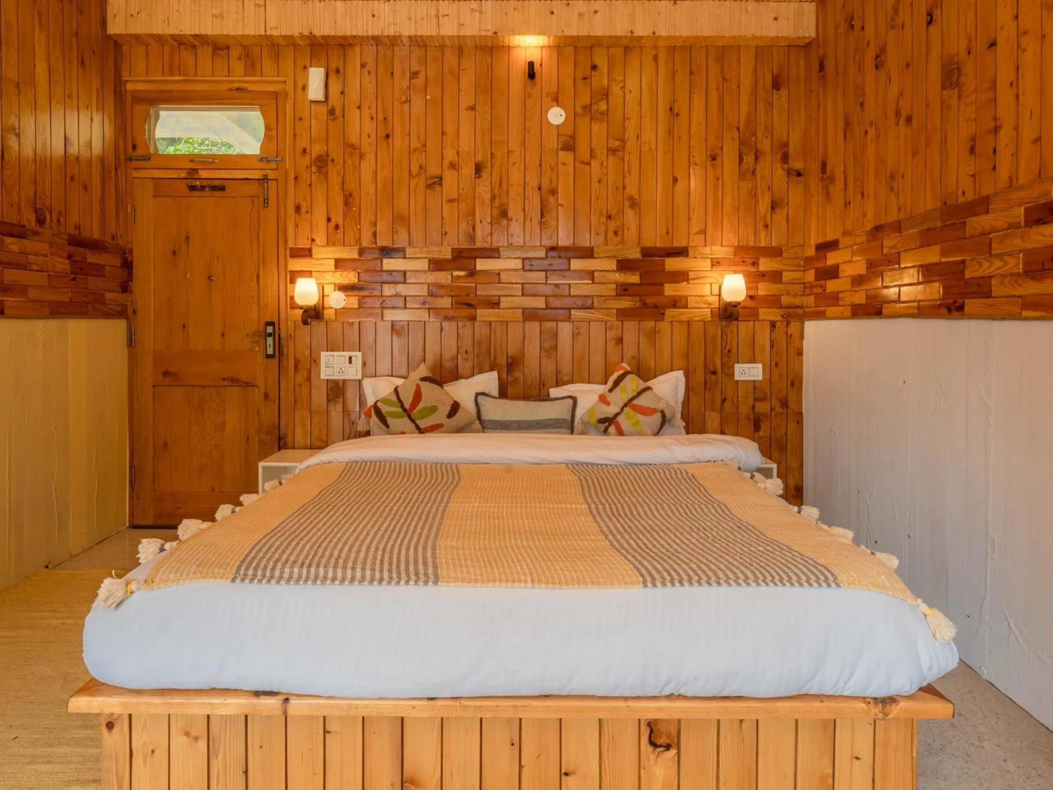 Bed in Moustache Shoja, Jibhi