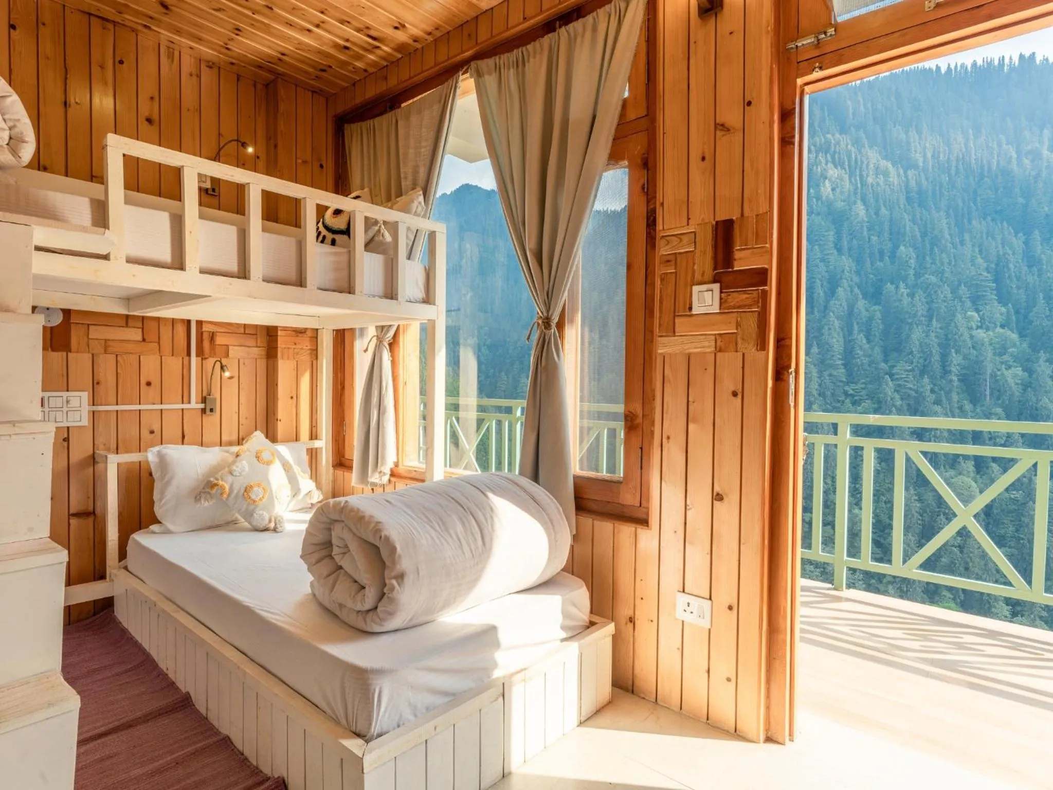 View (from property/room), Bed in Moustache Shoja, Jibhi