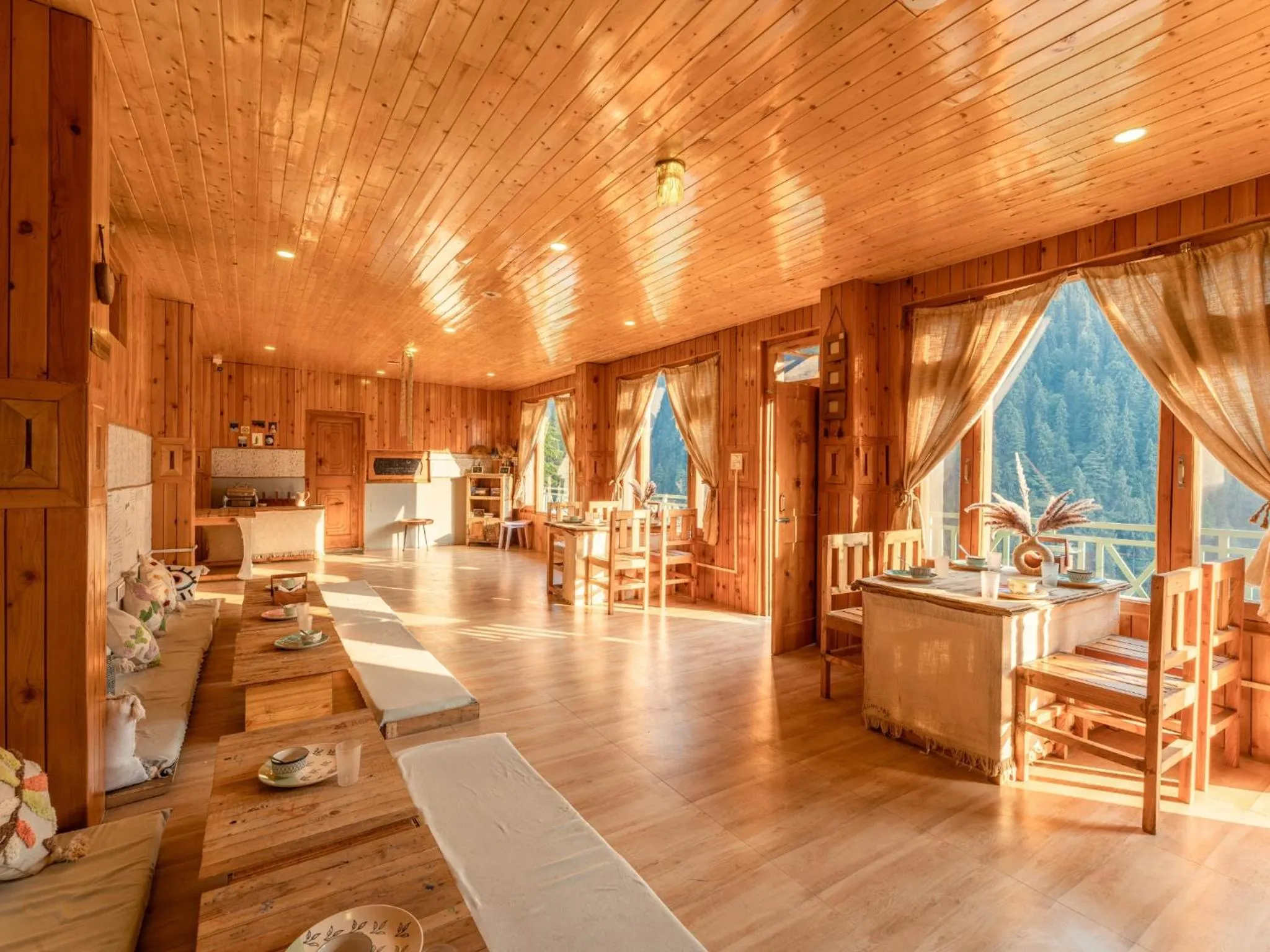 Restaurant/places to eat in Moustache Shoja, Jibhi