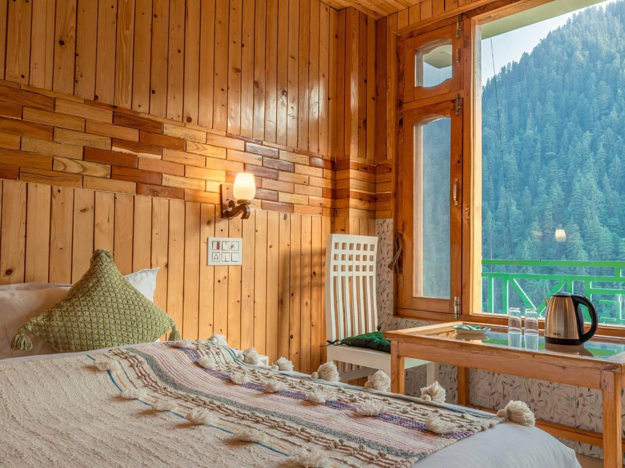 View (from property/room), Bed in Moustache Shoja, Jibhi