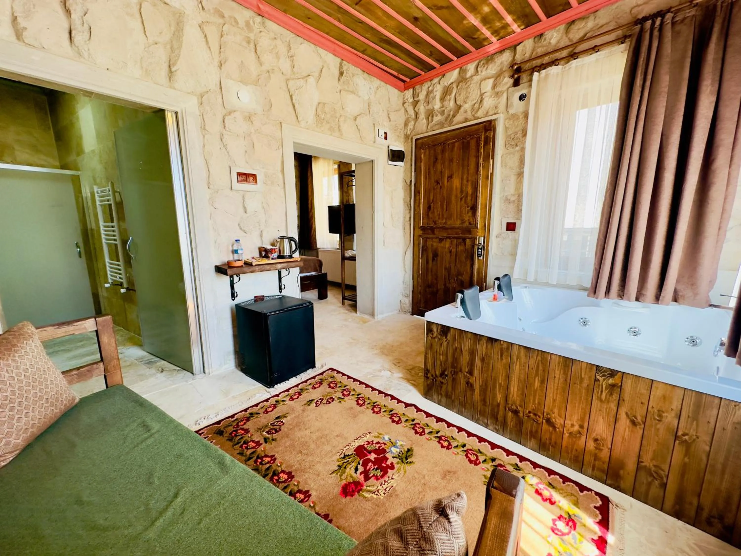 Photo of the whole room, Bed in Almula Cave