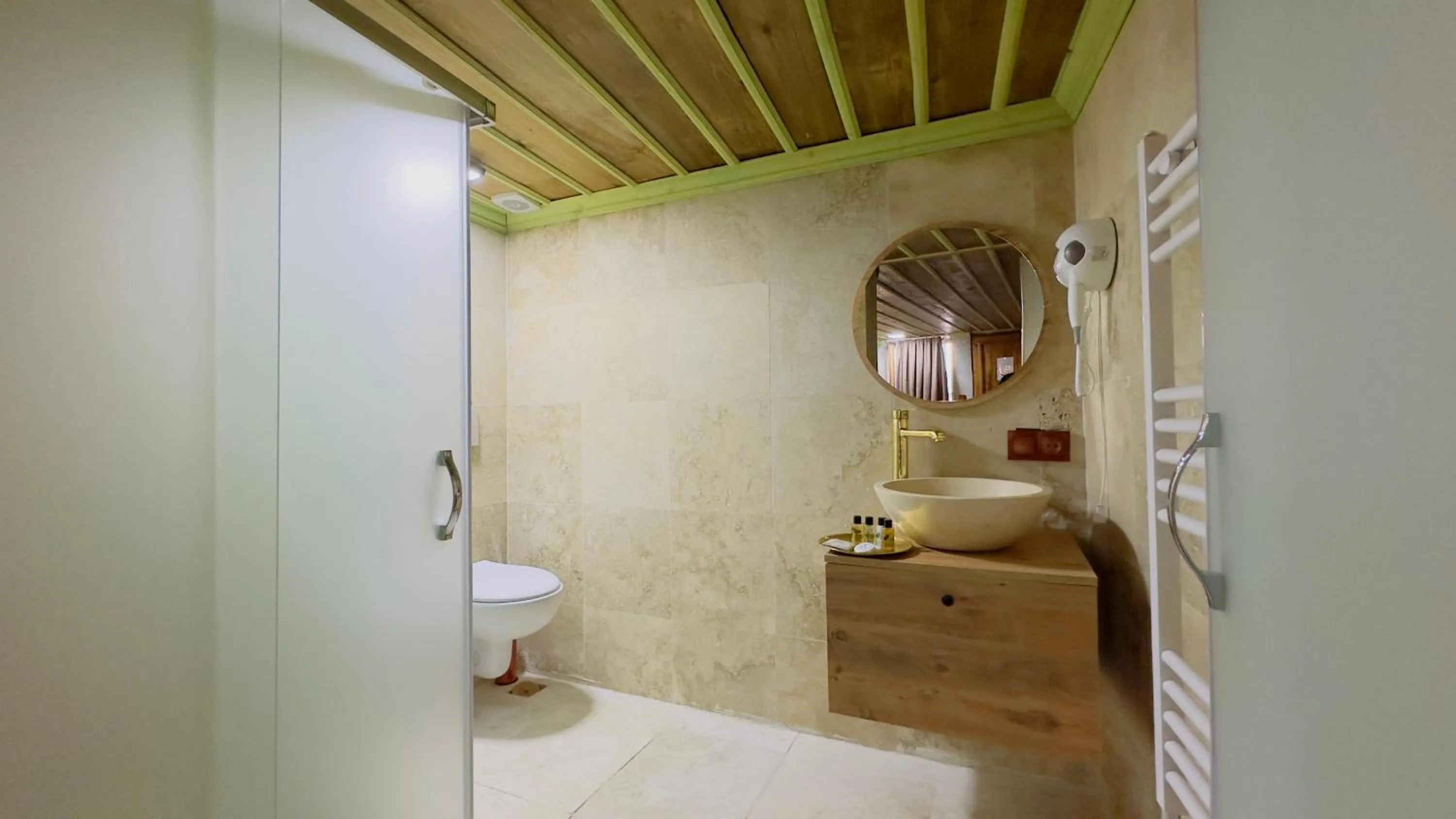 Toilet in Almula Cave