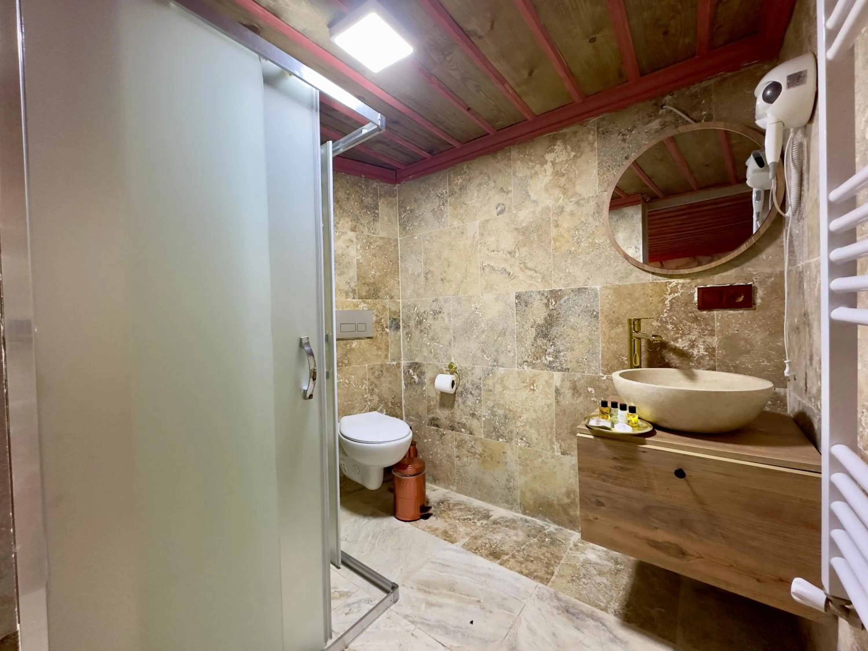 Shower in Almula Cave