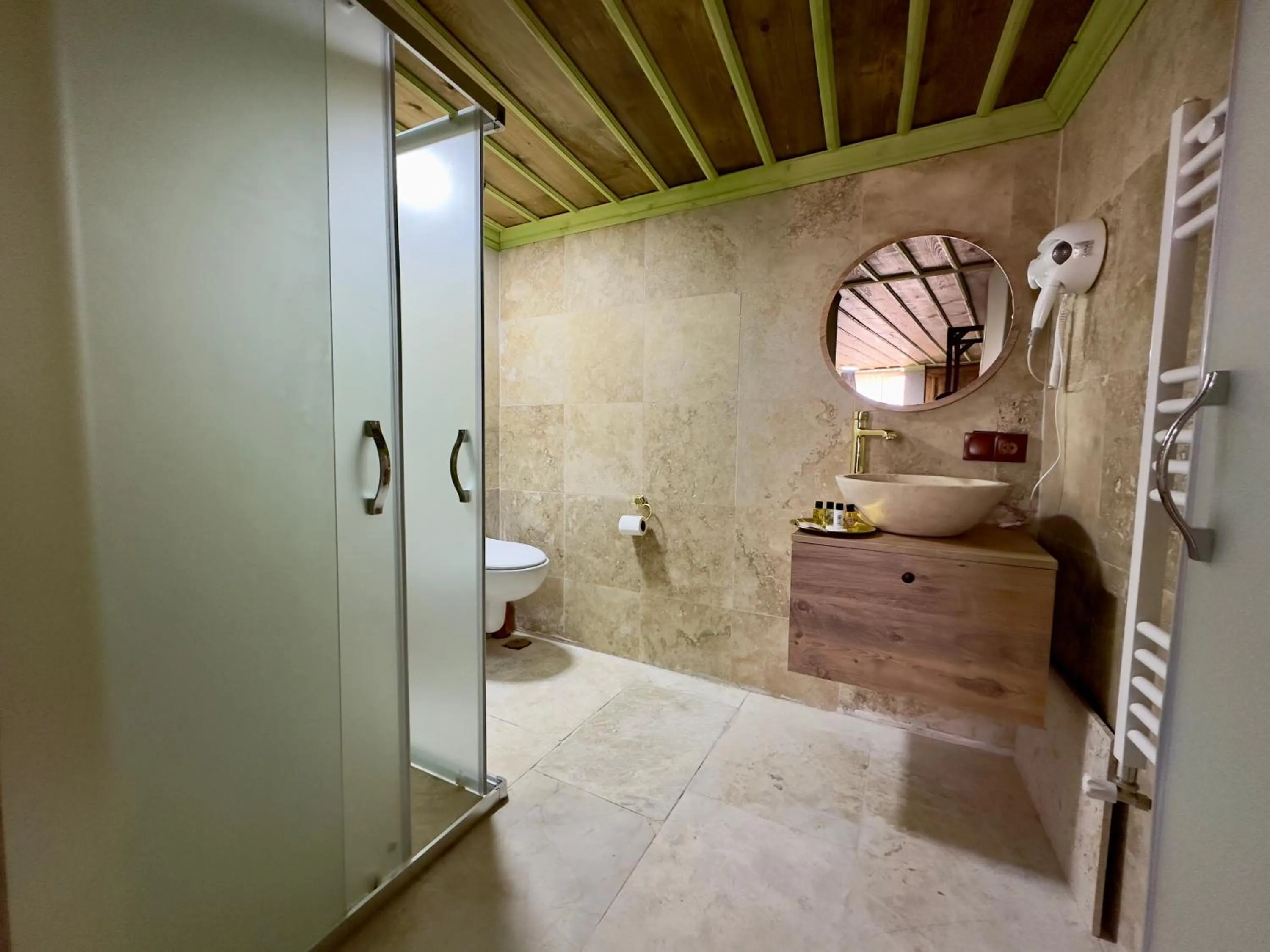 Shower in Almula Cave