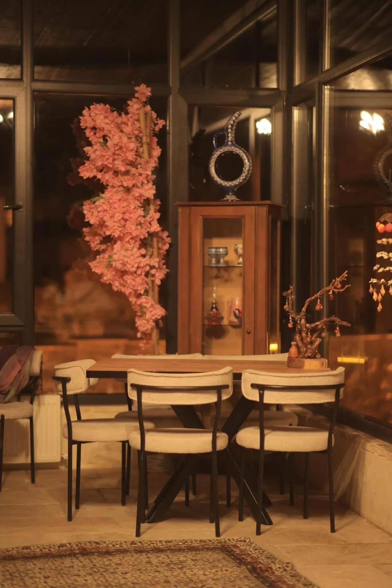 Restaurant/places to eat in Almula Cave