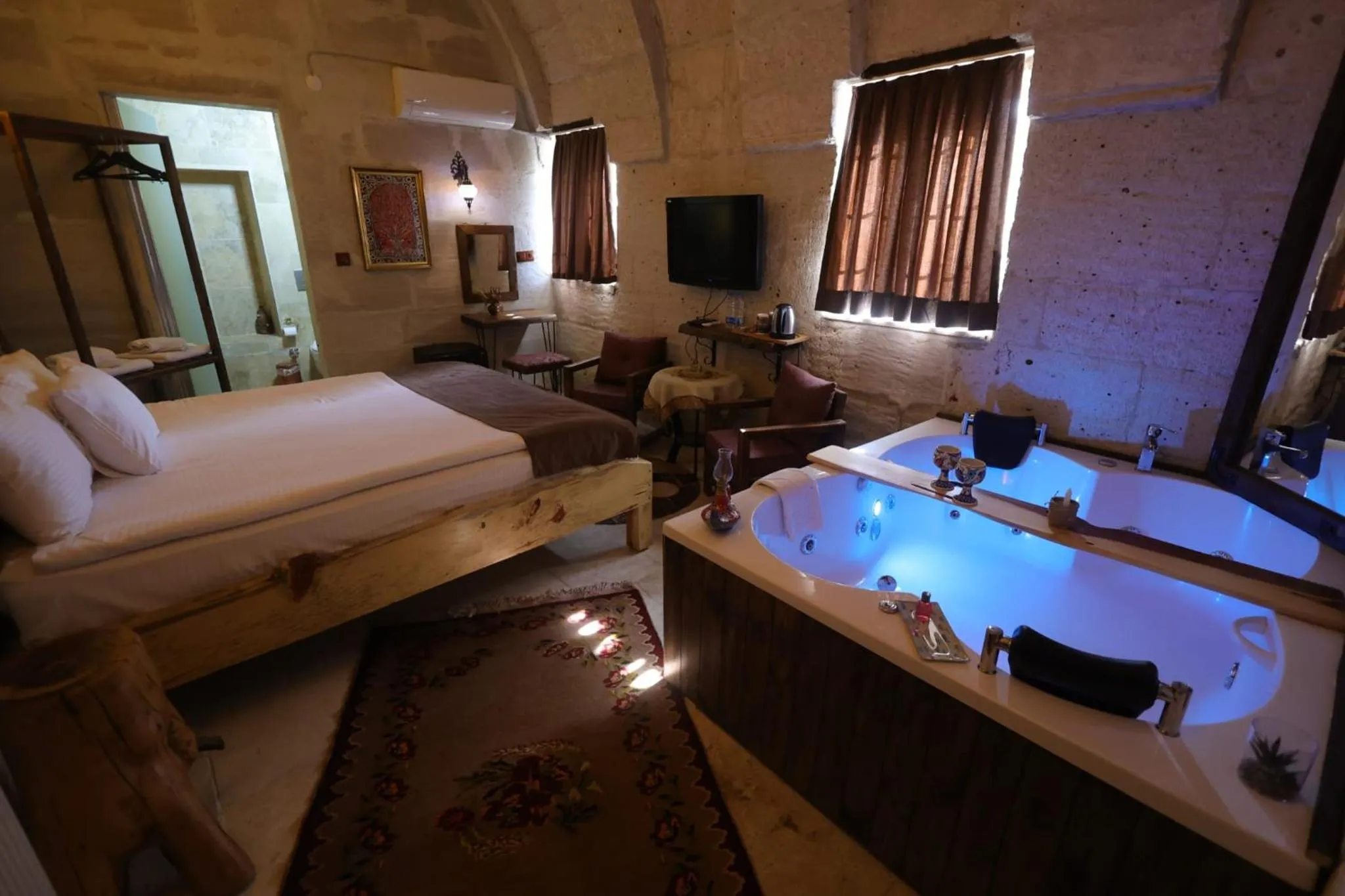 Bedroom, Bed in Almula Cave