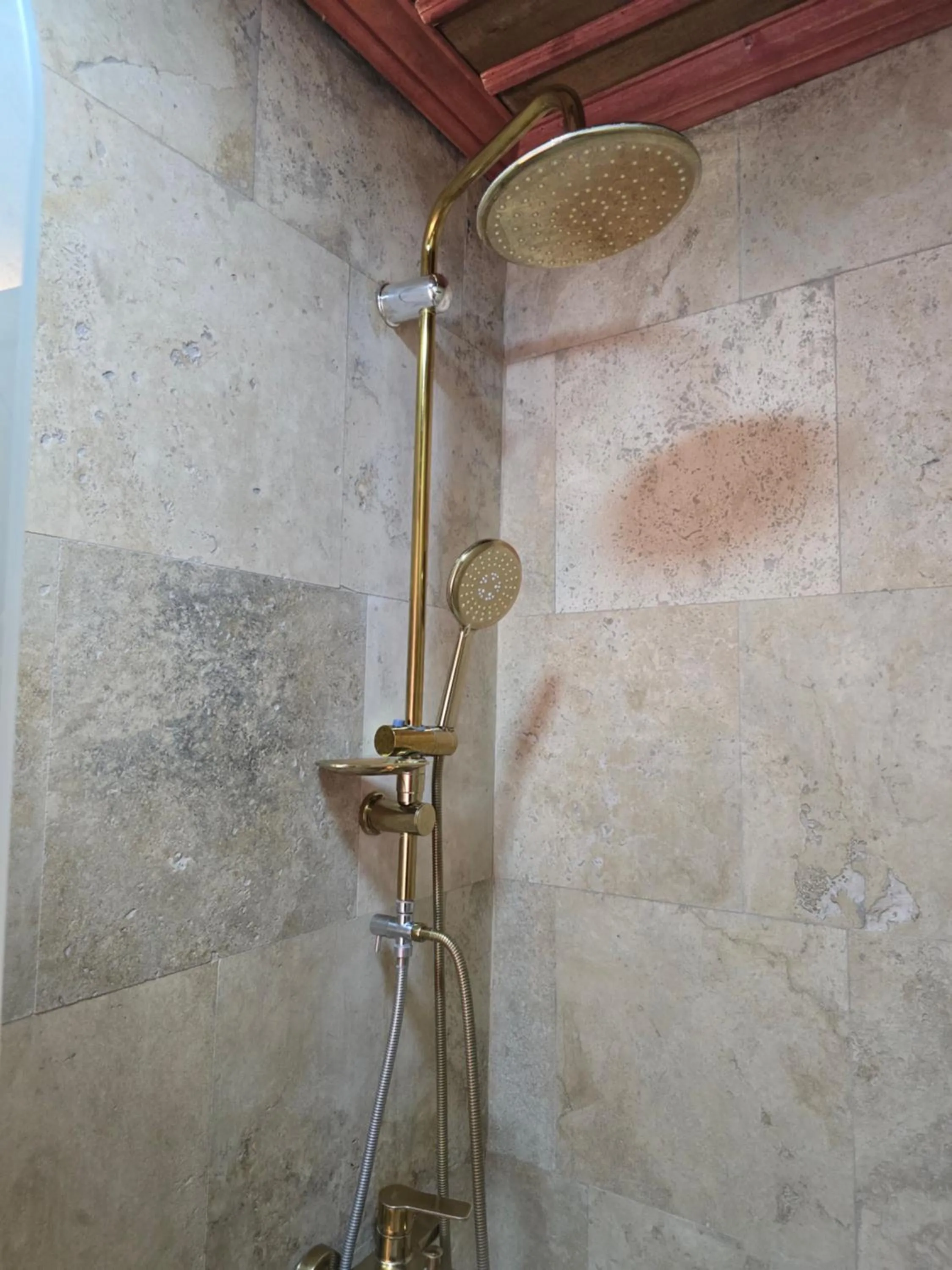 Shower in Almula Cave