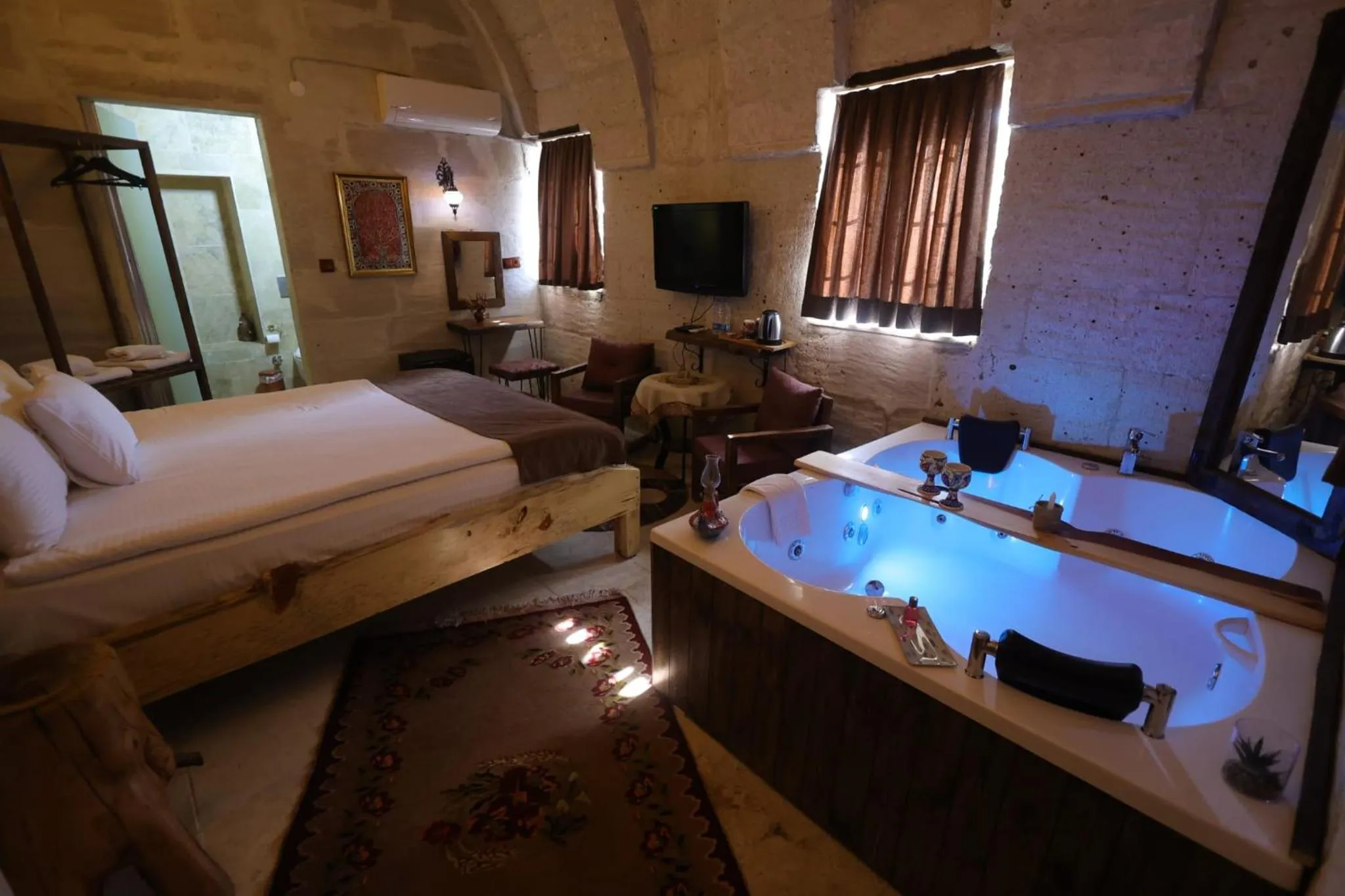 Bedroom, Bed in Almula Cave