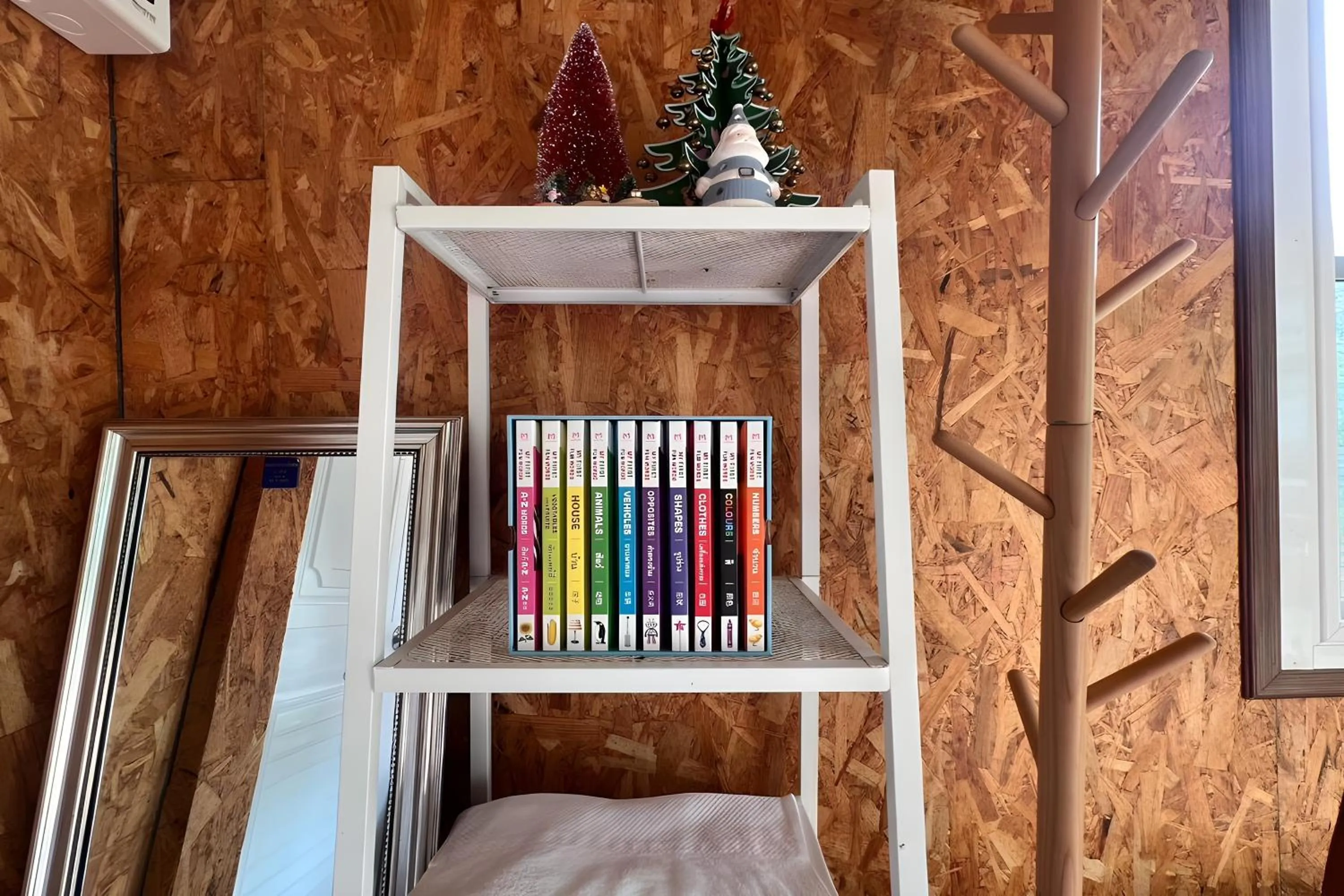 Photo of the whole room in Rat Min House