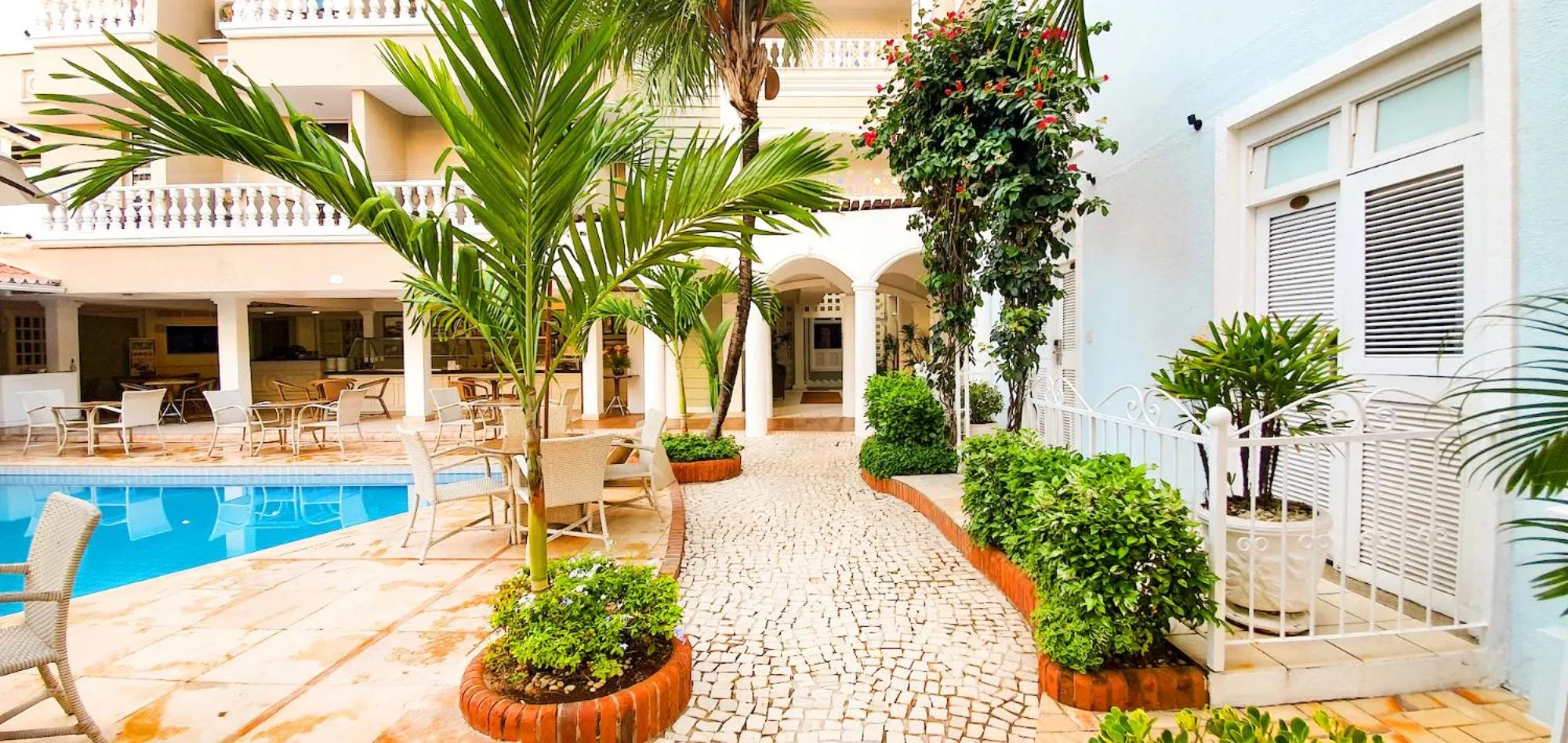 Swimming pool in Hotel Villa Mayor Charme