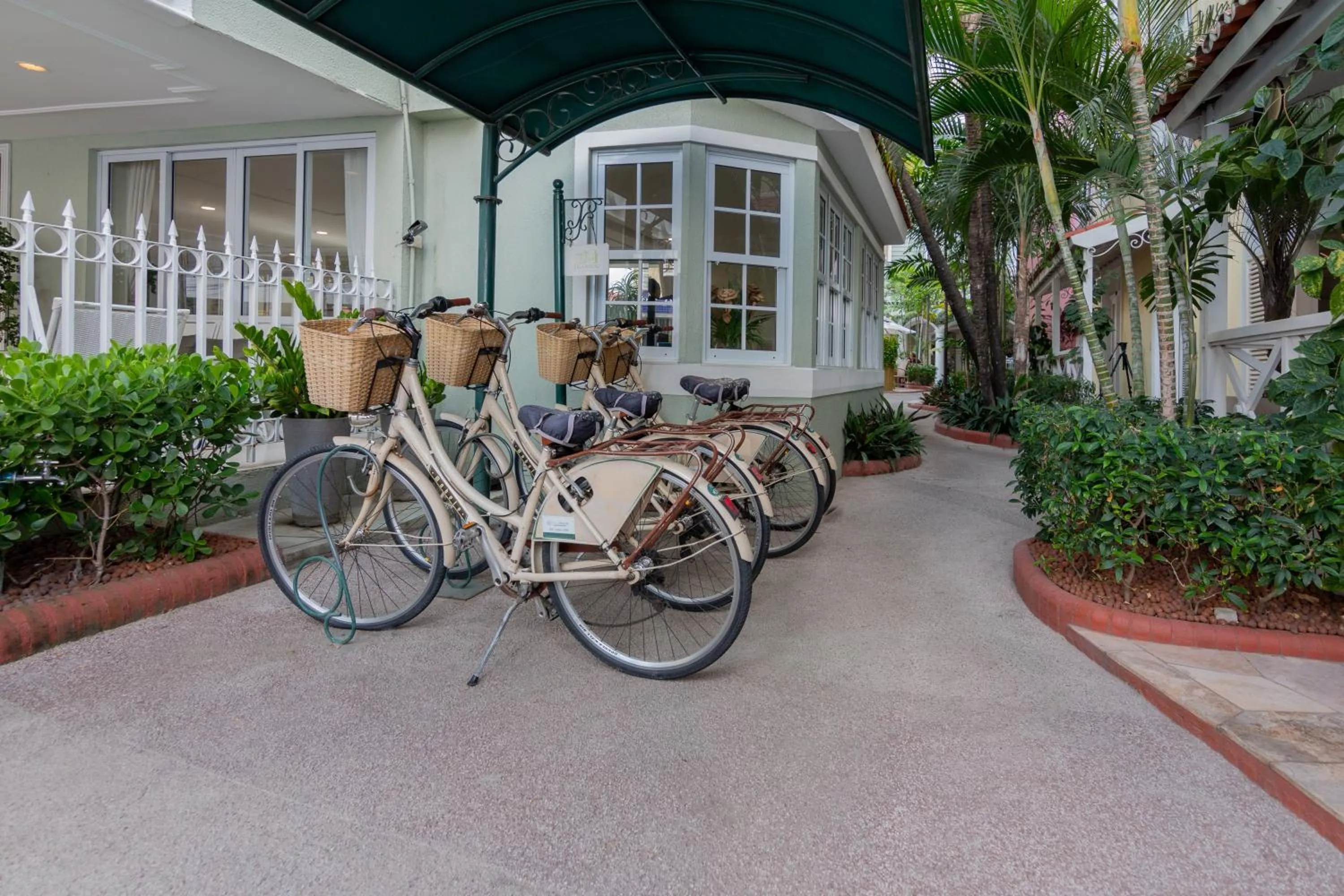 Cycling in Hotel Villa Mayor Charme