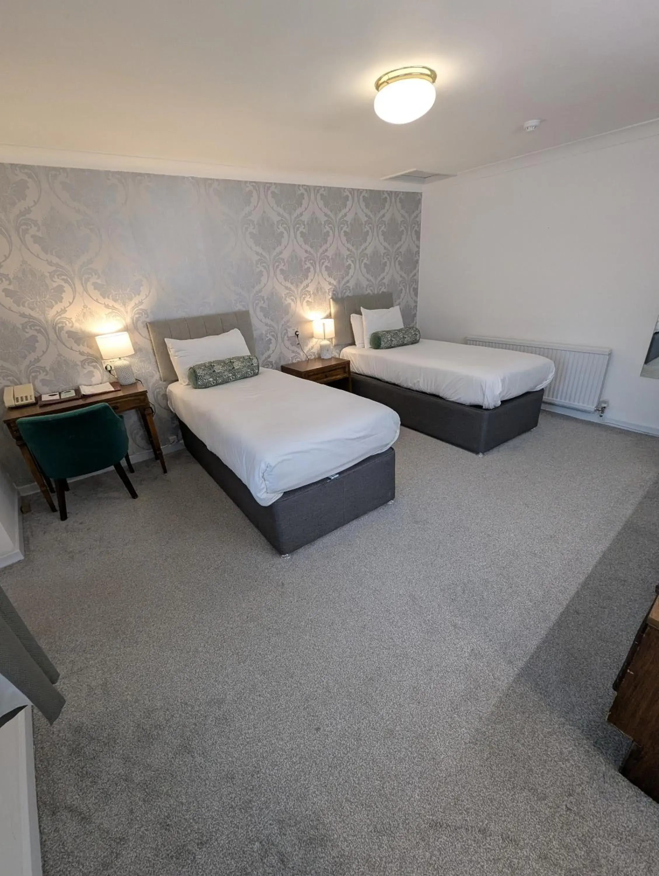 Standard Twin Room in The Walnut Tree Hotel Standard Twin Room in The Walnut Tree Hotel