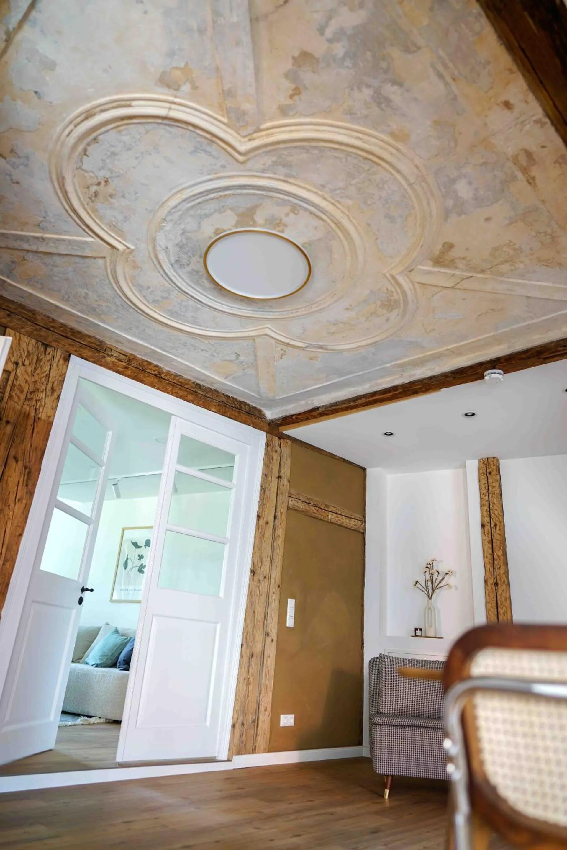 Living room, Bed in Lady Milavie apartments